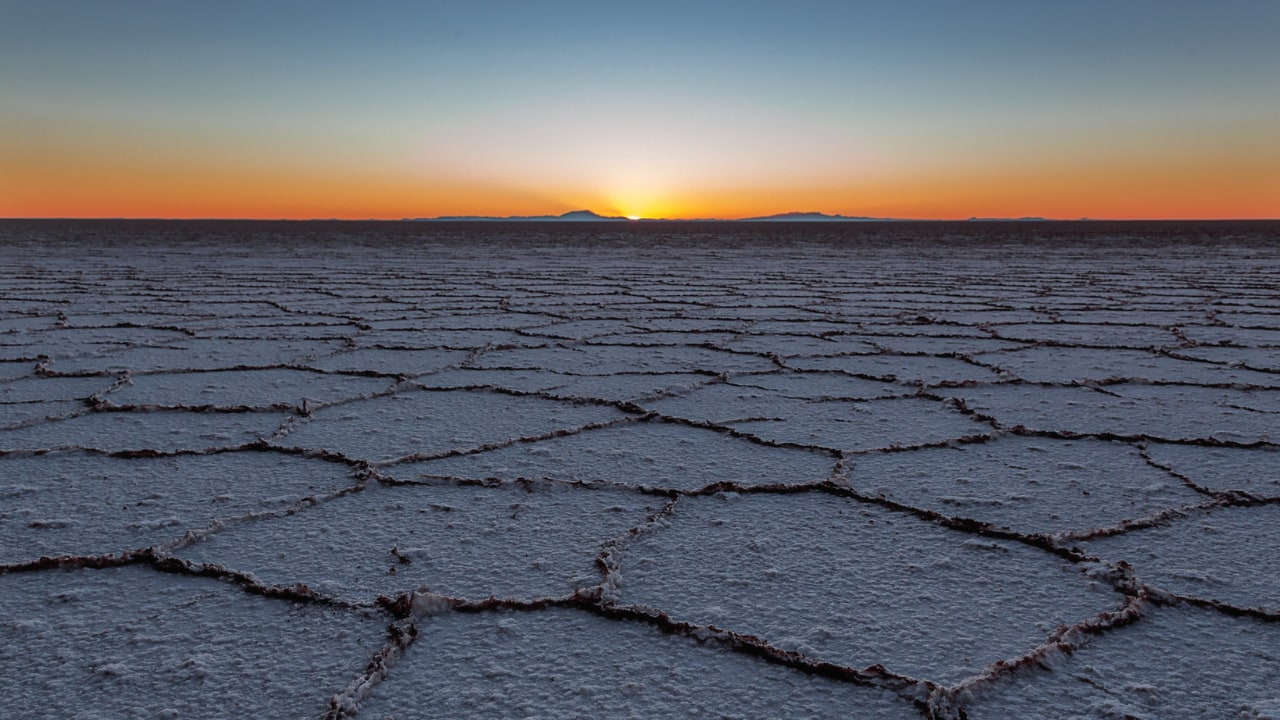 BOLIVIA: DISCOVER UYUNI SALT FLAT 2 DAYS/1 NIGHT