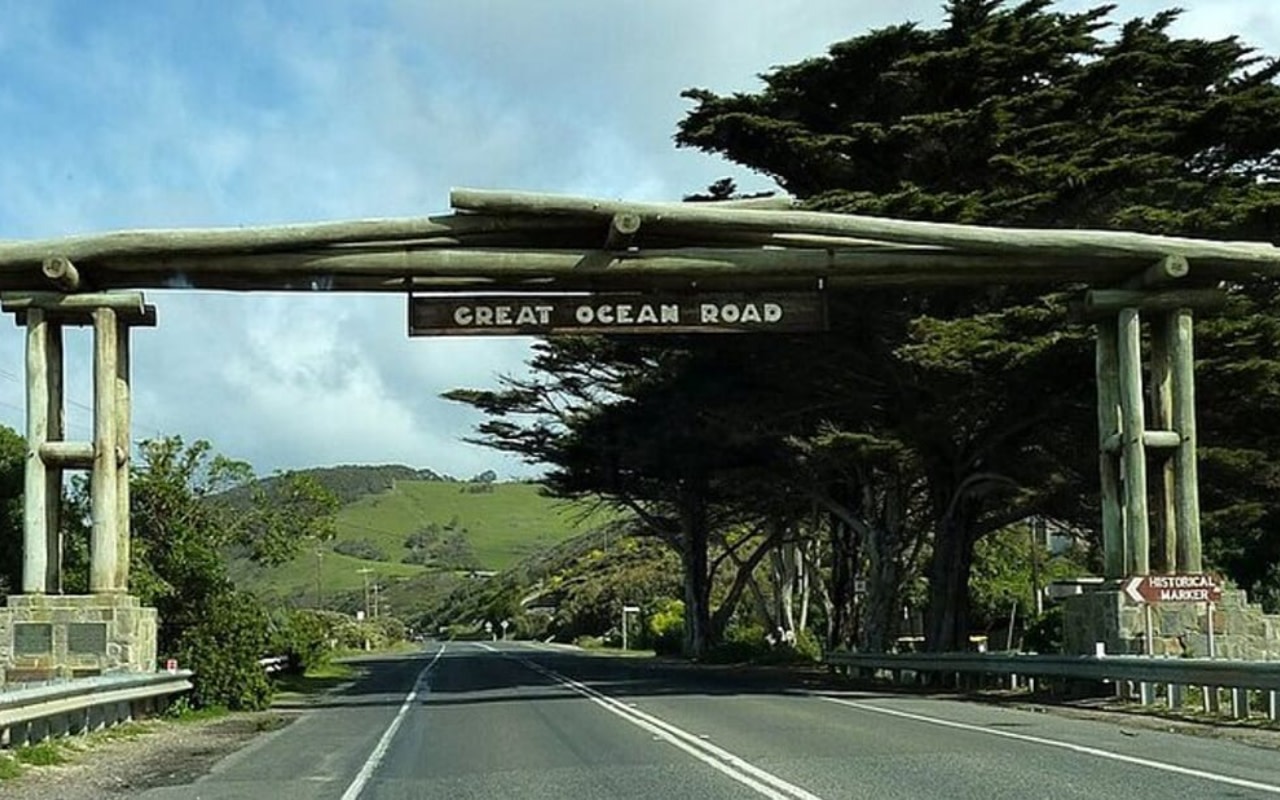 Great Ocean Road and 12 Apostles Small Group Tour