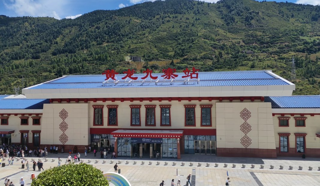 四川成都九寨溝+黃龍風景名勝區2日1晚遊（2-8人小團，含高鐵往返，多酒店可選）