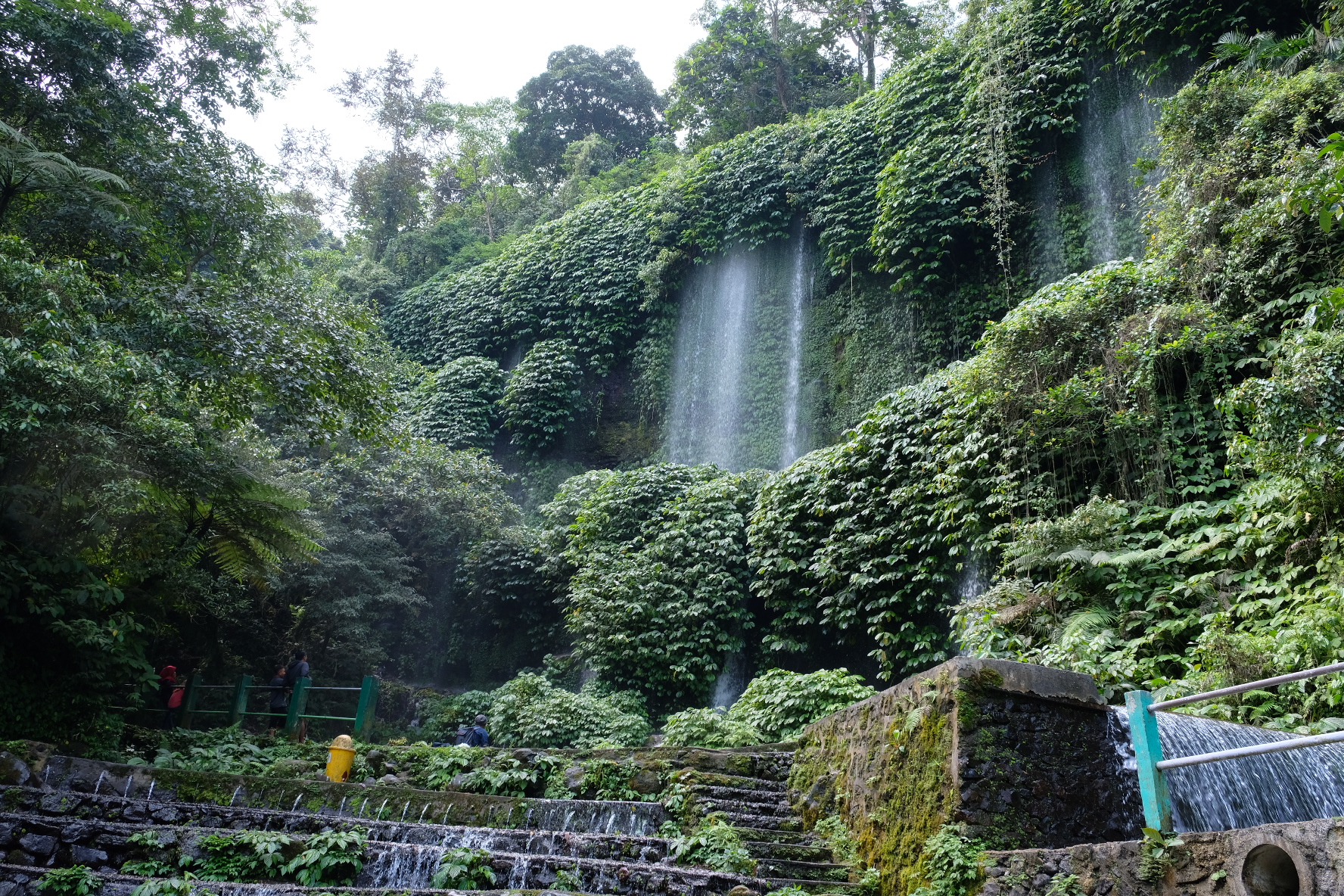 龍目島 Benang Stokel 和 Benang Kelambu 瀑布之旅