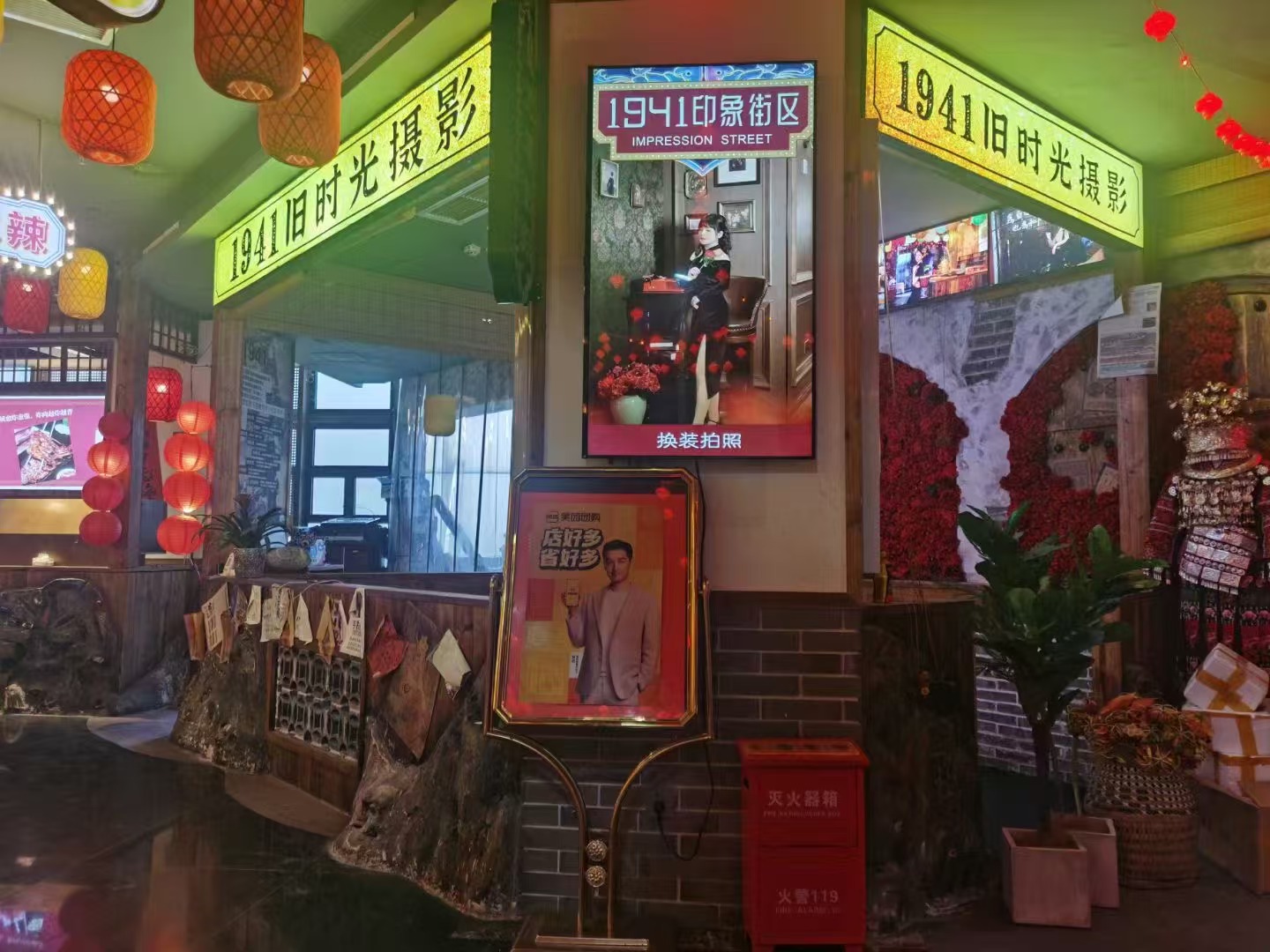 重慶古代特色服裝租賃體驗（中國服裝租賃•可選特色服裝/戲曲服裝主題拍攝•可選白天/全天重慶解放碑洪崖洞私人攝影師•特色餐食•歷史文化）