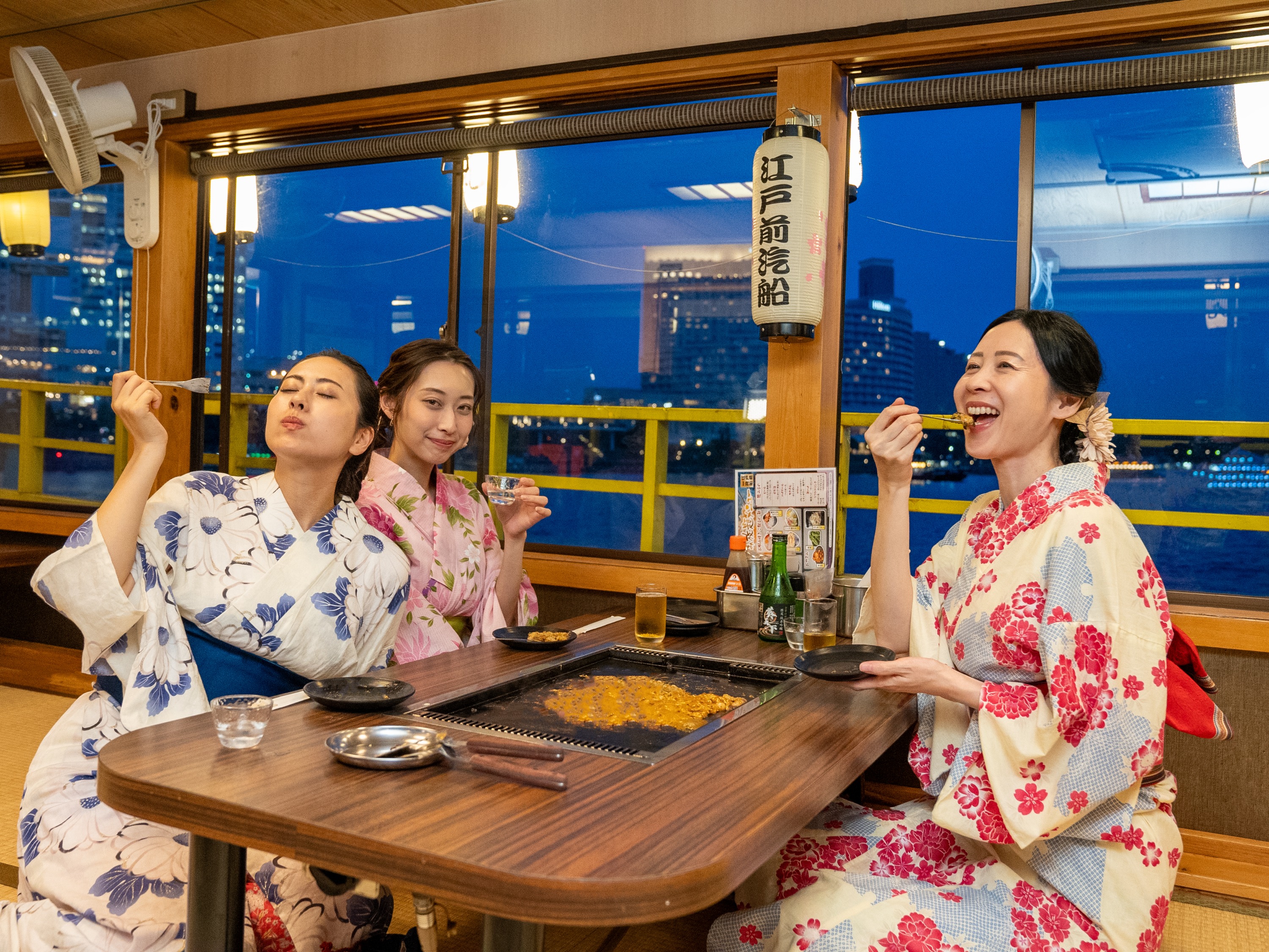 Tokyo Bay Sightseeing Houseboat Experience with Japanese Cuisine