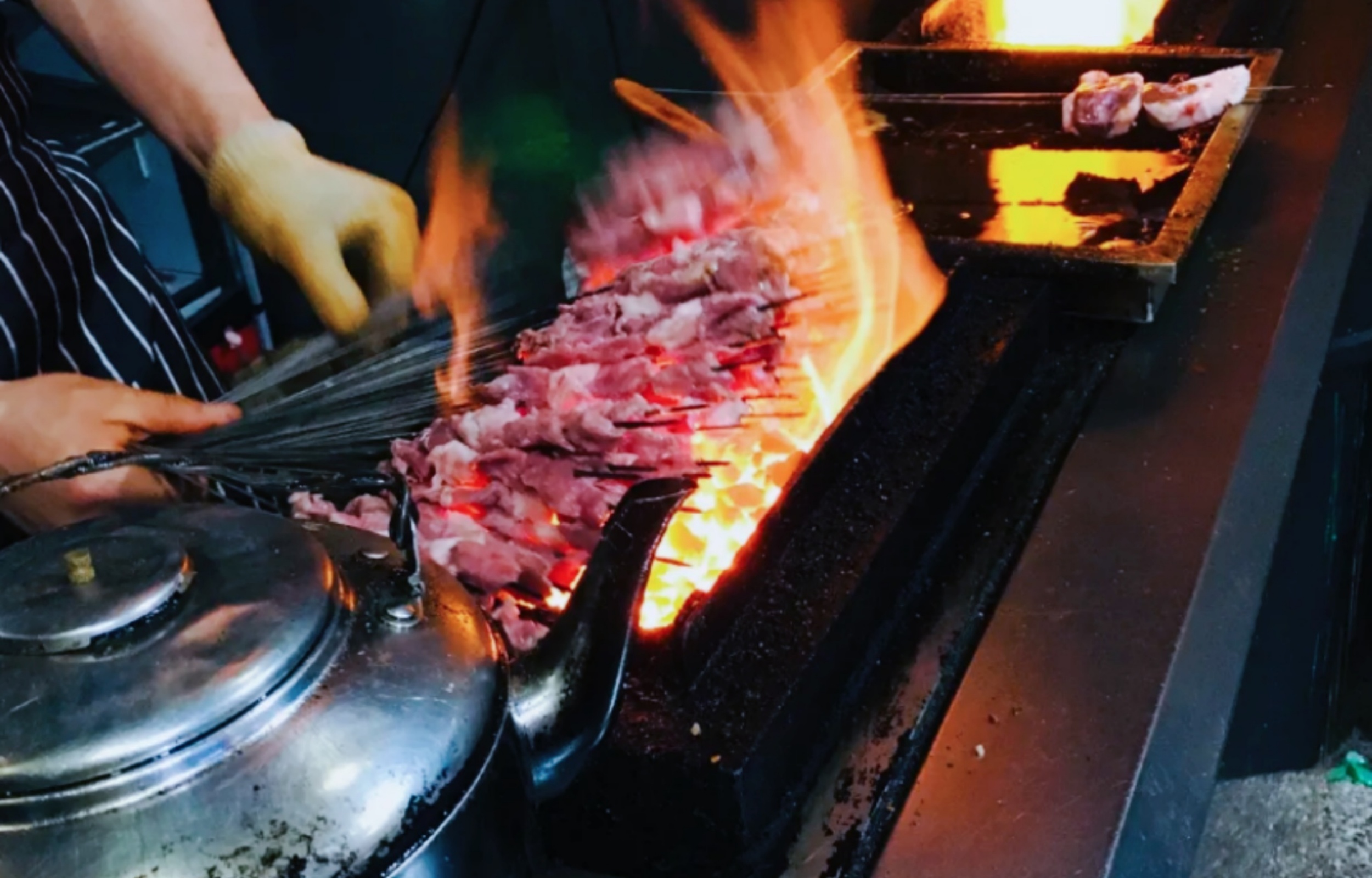 體驗重慶居民遊船生活，享受蓋碗茶和地道美食交融的悠然自得(全程幫拍)-Eatwith