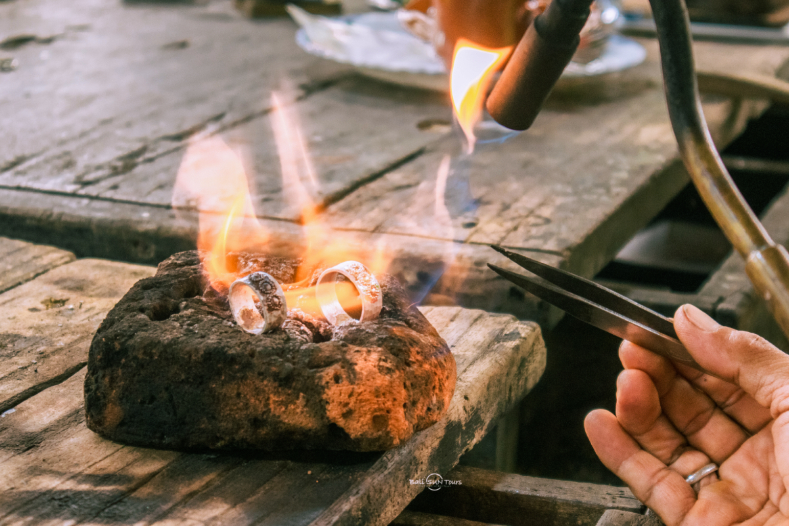 Tap into your creative side and make your own custom silver jewelry with local Balinese artisans. Tap into your creative side and make your own custom silver jewelry with local Balinese artisans.