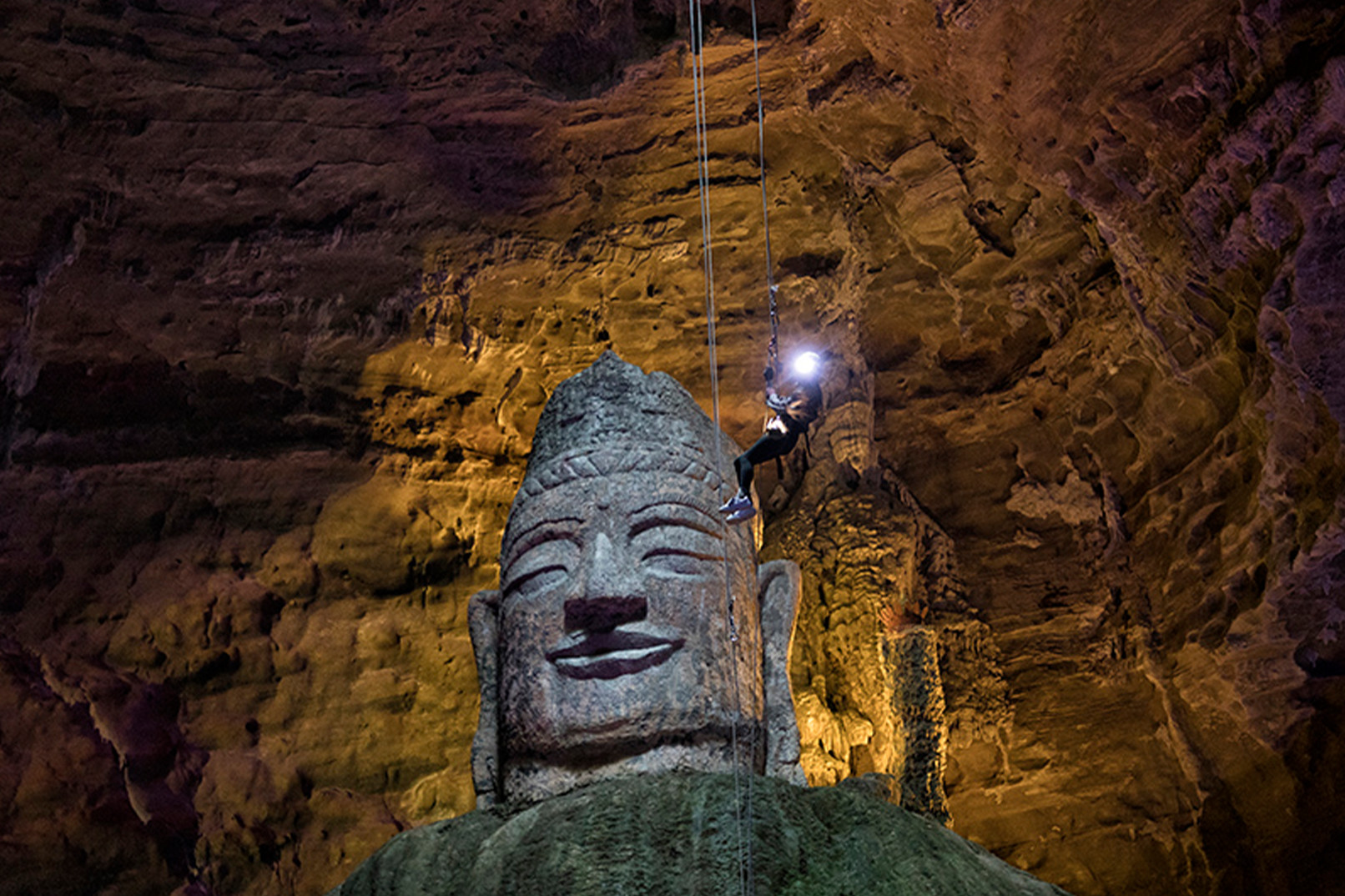 Chongqing Tianyan Cave Rock Descent/Via Ferrata