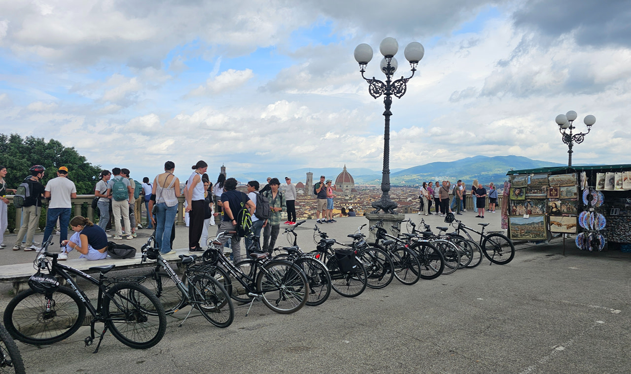 Florence bike tour with optional Piazzale Michelangelo