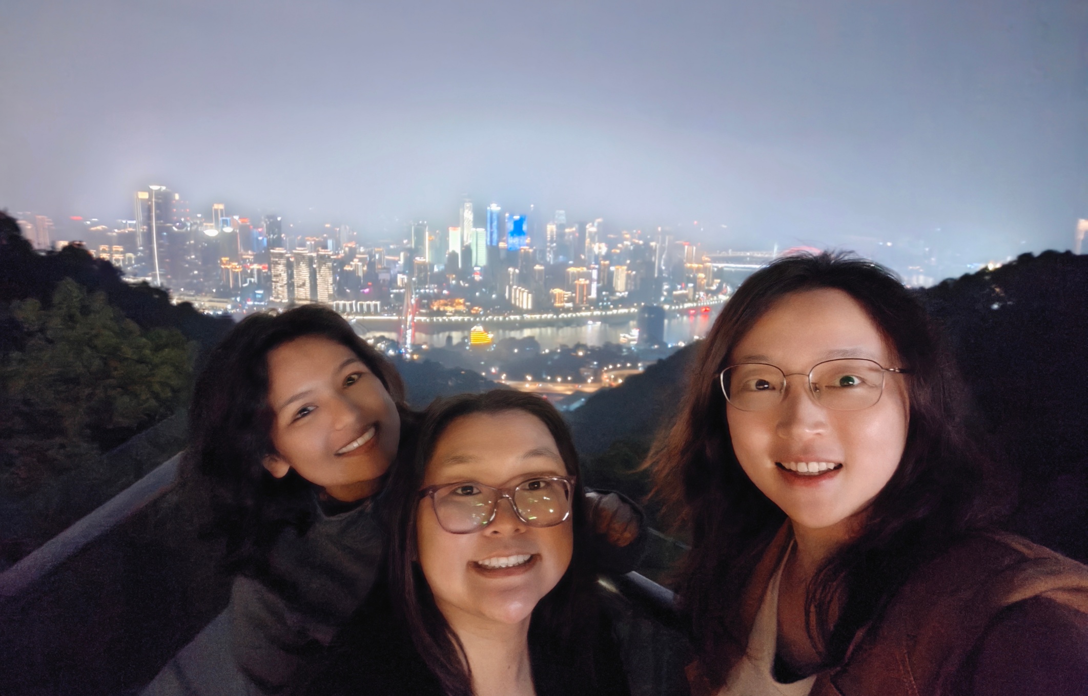 Local architects take you to explore the magical terrain of Chongqing | Yangtze River Ferry | Authentic food | Peninsula night view - Eatwith