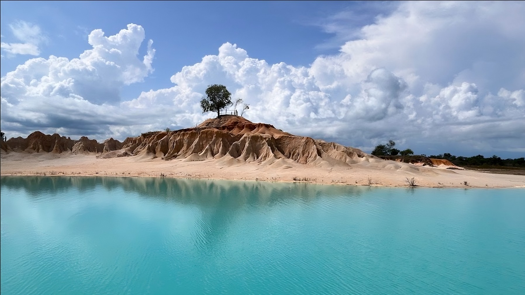 天與地交匯之處——水晶般湛藍，無盡的平靜