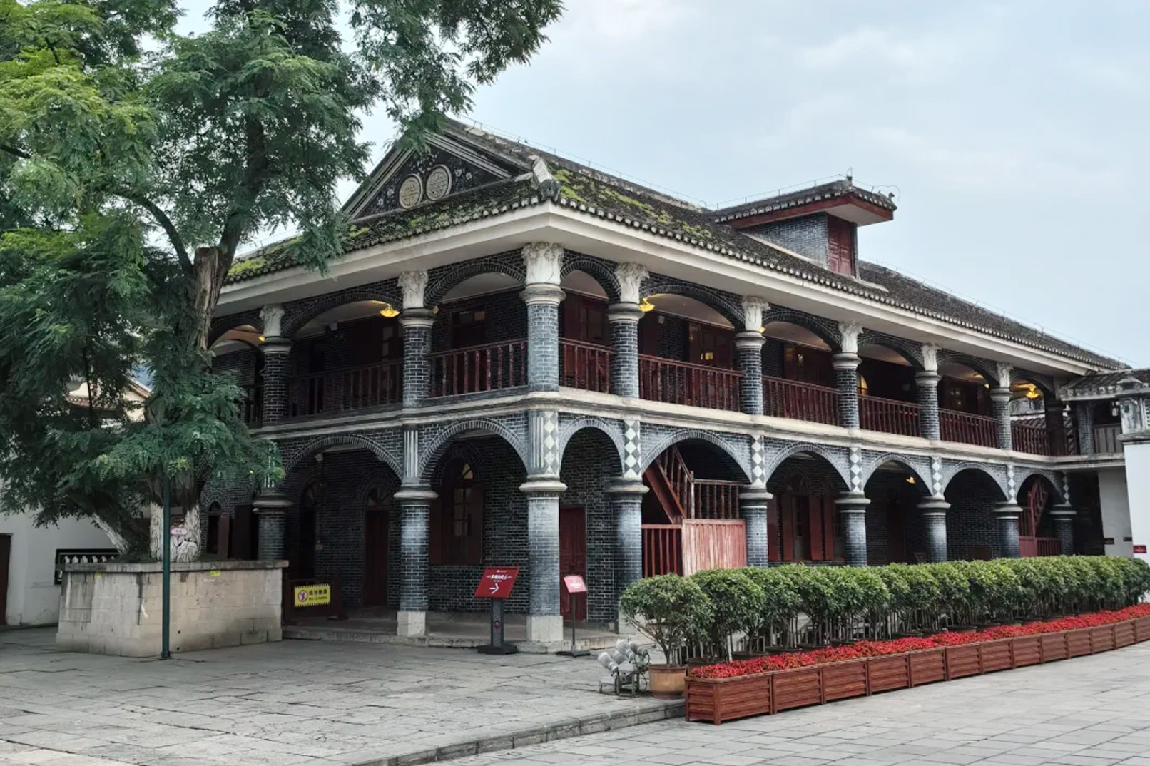 Guizhou Zunyi Conference Site & Moutai Distillery One-Day Tour (Pure Play)