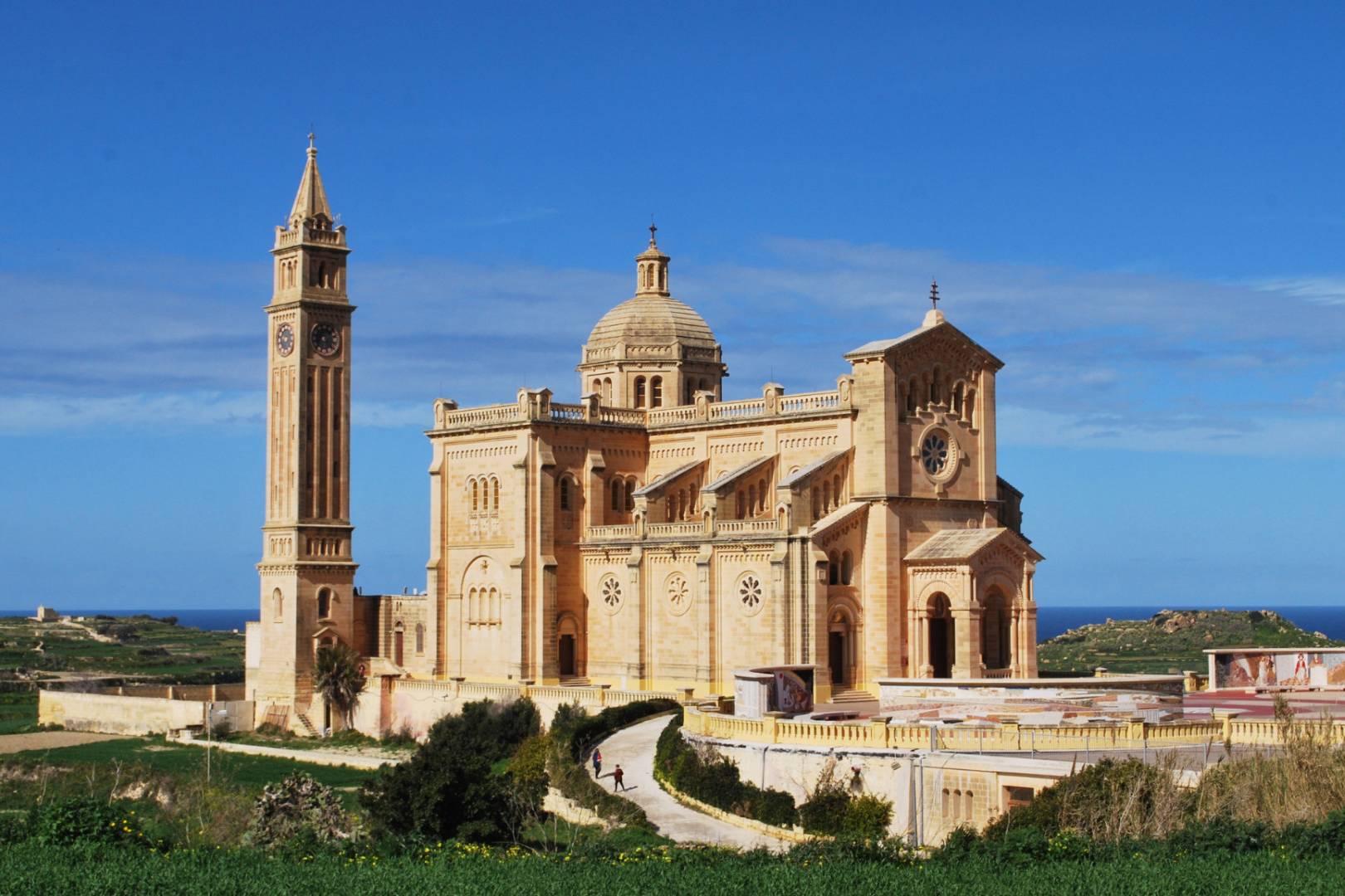 Gozo, Ggantija Temples, and Dwejra Bay Day Tour from Malta