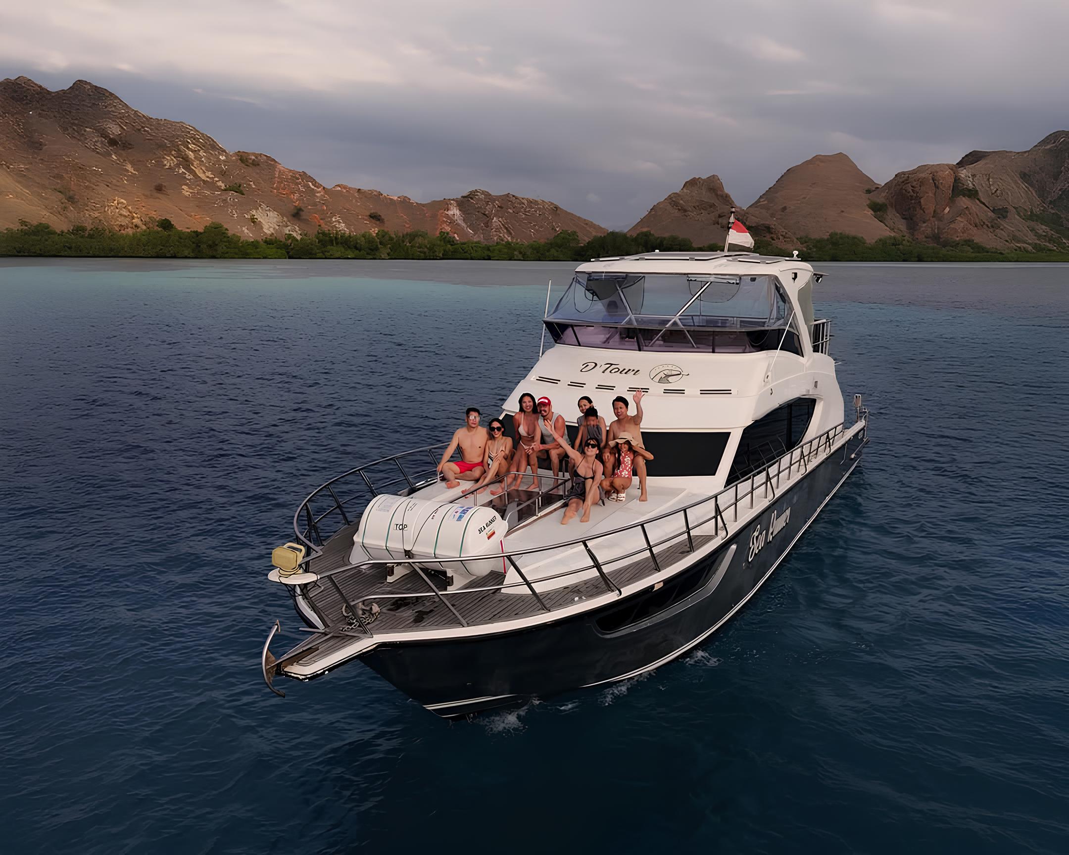 Labuan Bajo Komodo National Park Full-Day Big Group Tour