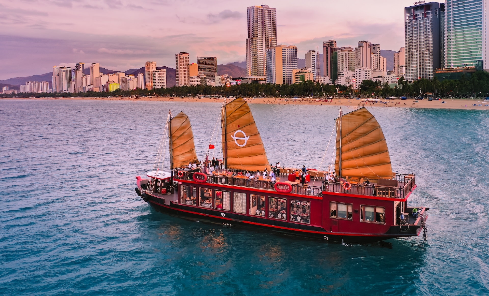 Sunset Cocktail and Dinner Luxury Emperor Cruise in Nha Trang
