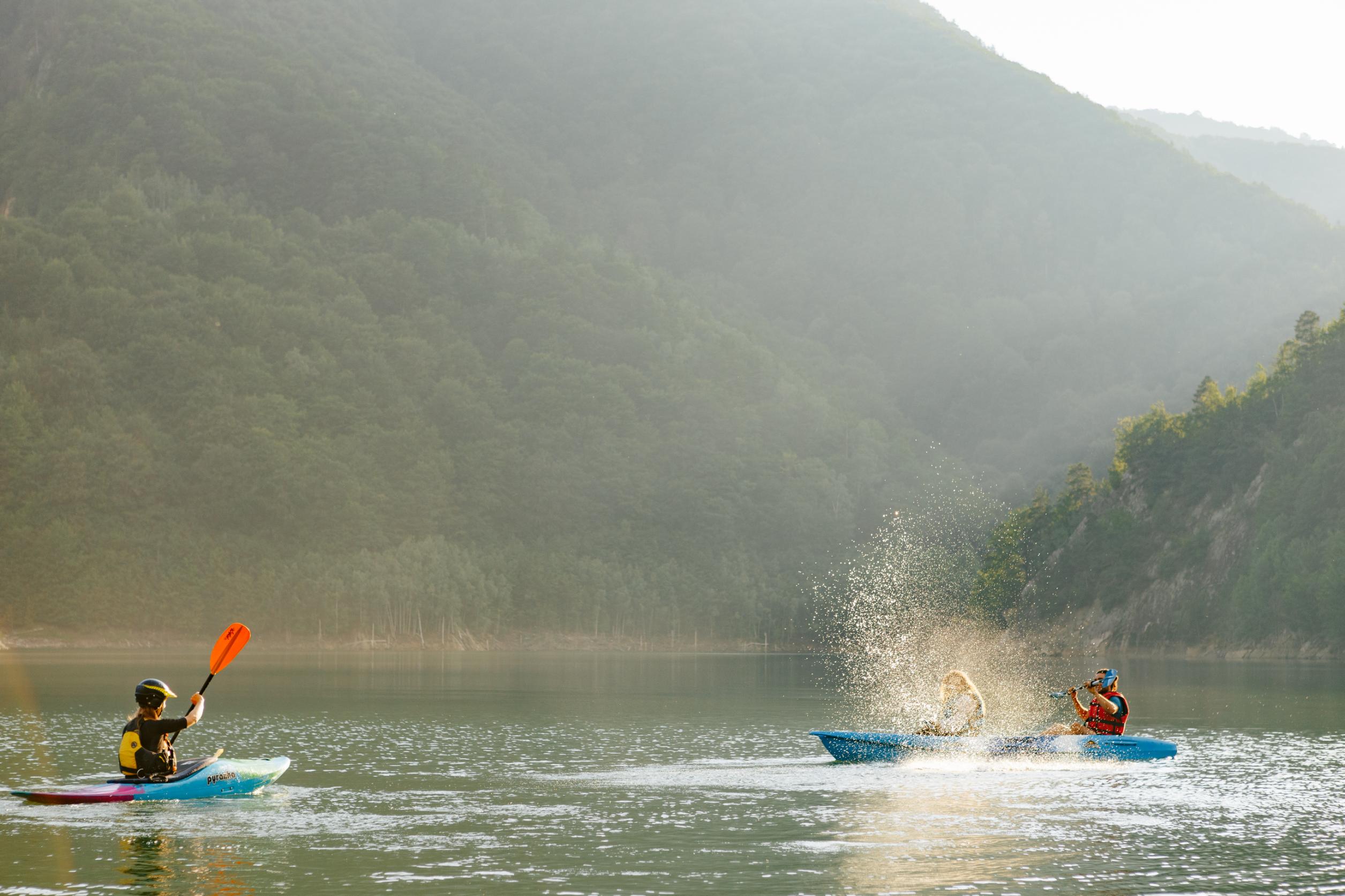 錫里烏山湖划艇探險