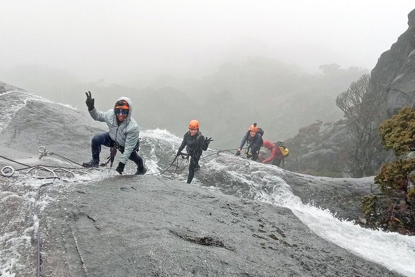 基納巴盧山鐵索攀巖體驗