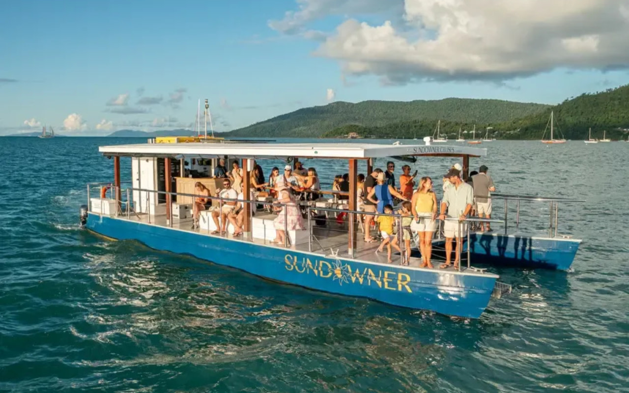 Sundowner Sunset Cruise in Pioneer Bay