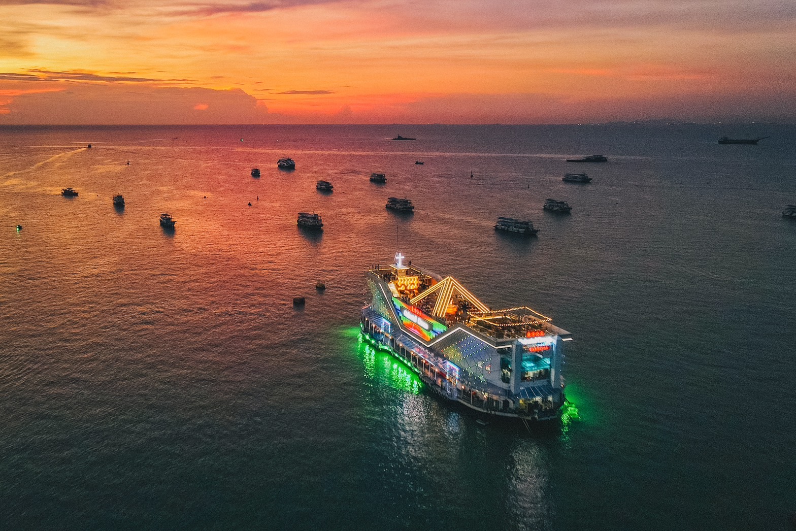 Ocean Sky Pattaya東方公主號 海洋天空郵輪晚宴 一次飽覽人妖＋猛男舞團表演