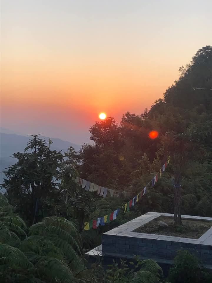 金色的地平線：迷人的薩朗科特日出體驗