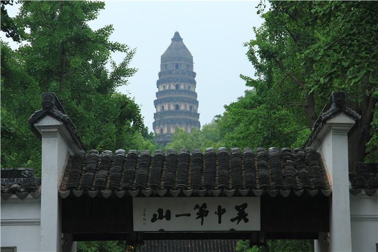 虎丘山風景名勝區-被譽為“吳中第一名勝”-宋代大文豪 蘇軾 曾讚歎：“到蘇州不遊虎丘，乃憾事也！”