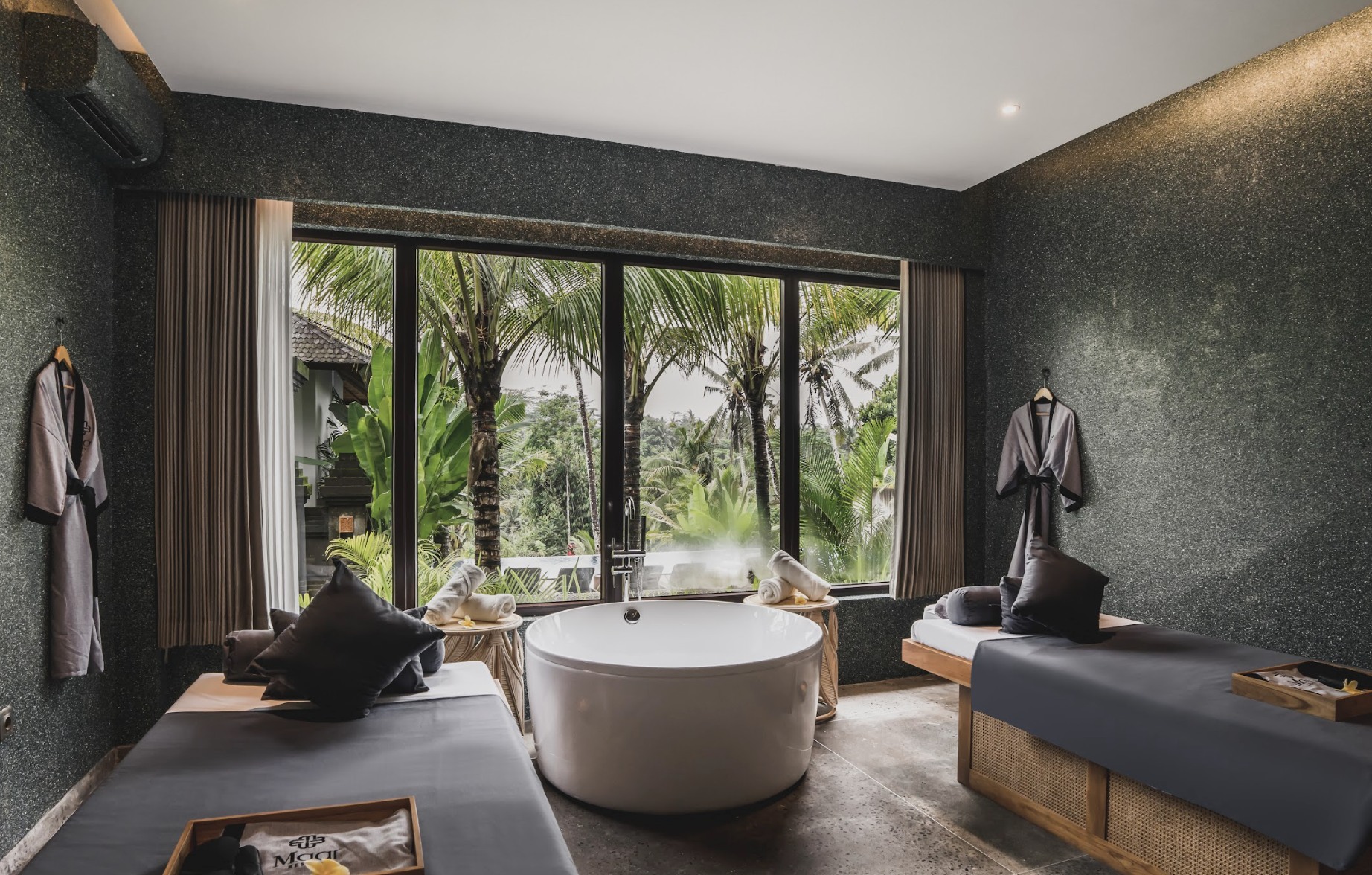 沉浸在特色護理療程中，讓身心煥發活力，盡情享受烏布 (Ubud) 的寧靜魅力
