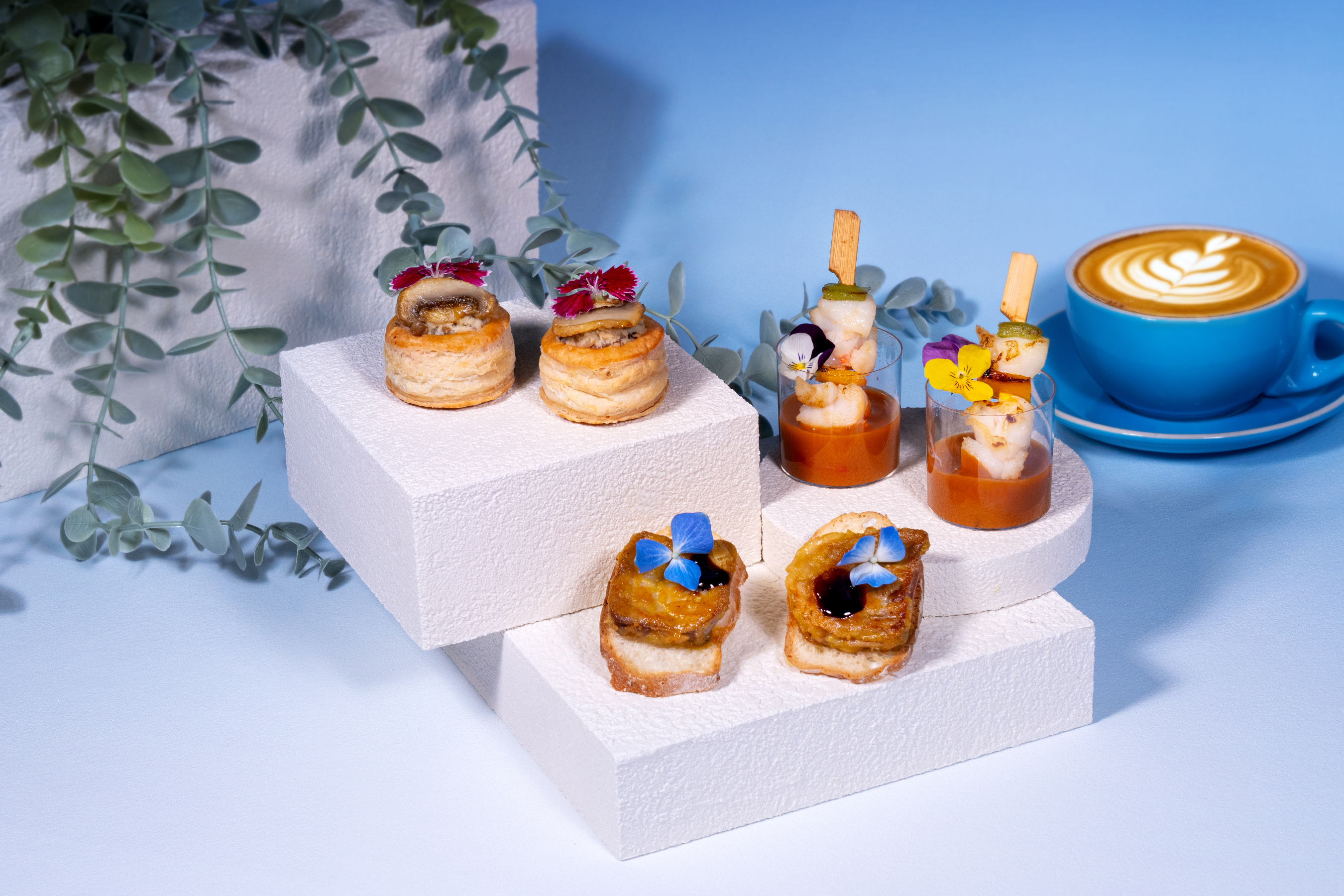 「龍蝦彩椒串標」、「野菌酥皮盒」和「鴨肝多士」透過優質蛋白為肌膚注入彈力，養喚醒肌膚原生光澤，完美詮釋「食養美肌」的精髓！