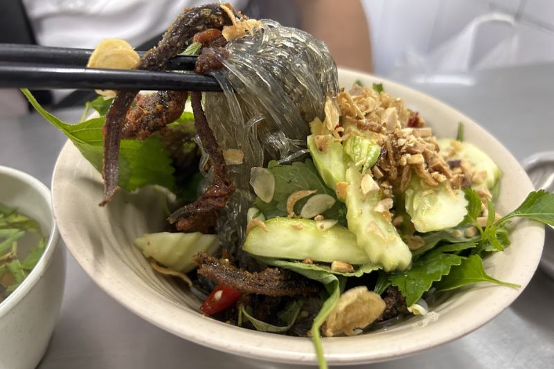 Hanoi: Michelin Guide Street Food Walking Tour 