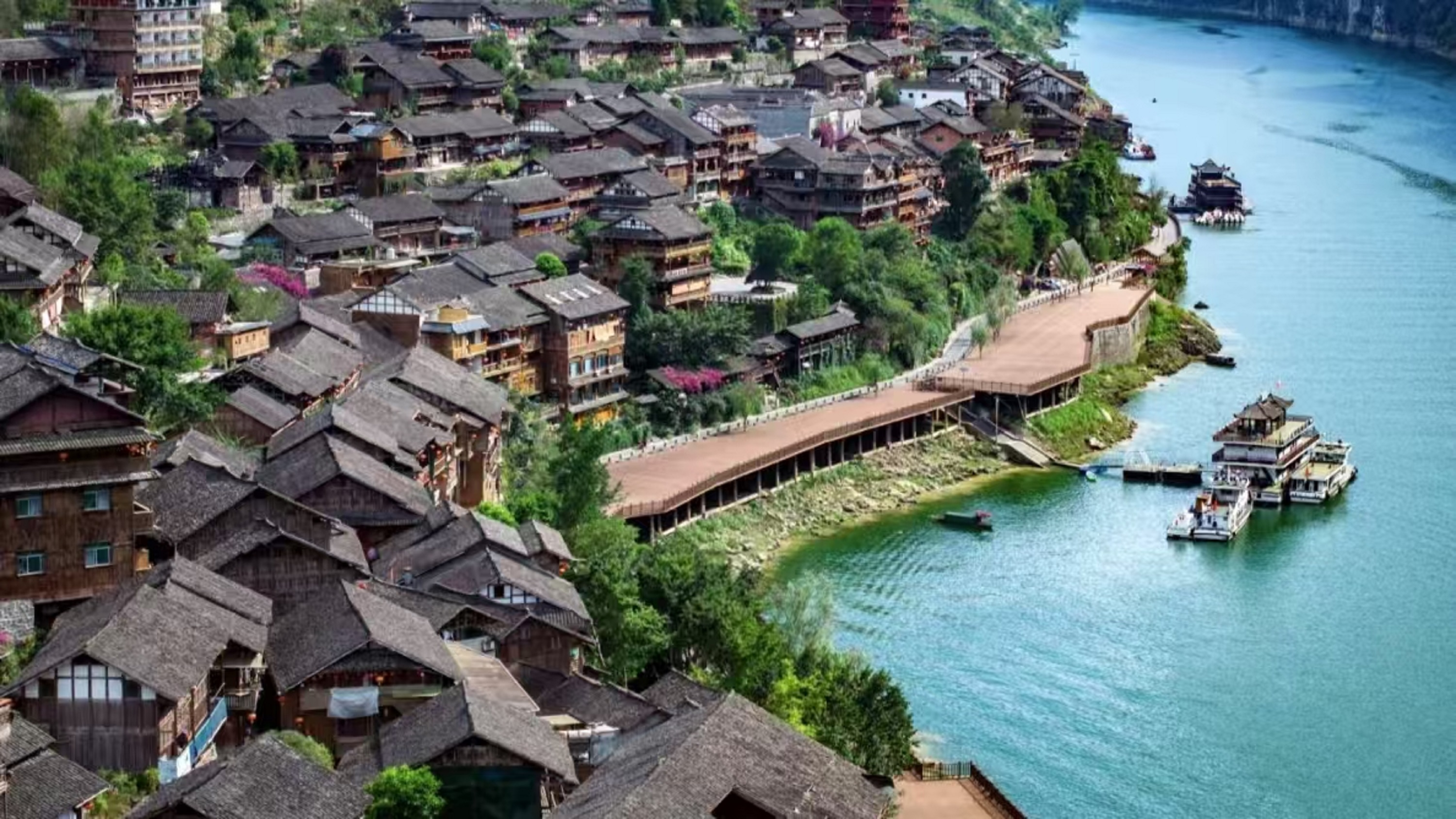 重慶魔幻山城暢玩五日遊（2~8人精品小團+天生三橋+仙女山公園+《印象武隆》演出+烏江畫廊遊船++磁器口川劇變臉+江景火鍋+統景溫泉）