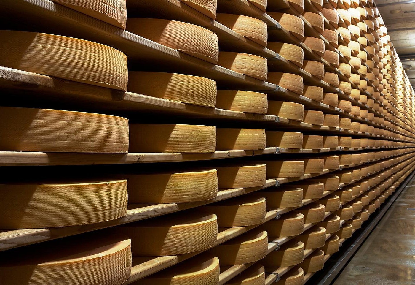 品嚐濃郁的格魯耶爾起司慢慢融化，每一口都捕捉到正宗的瑞士風味