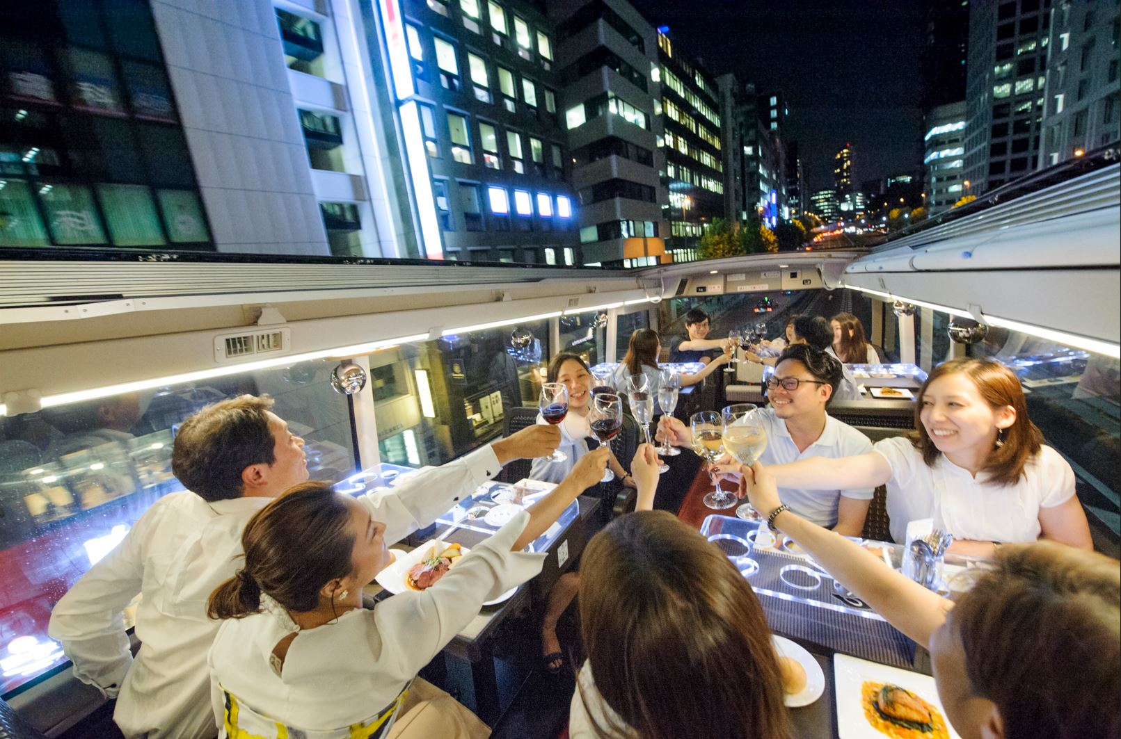 東京觀光含午餐或晚餐的“東京餐廳巴士”