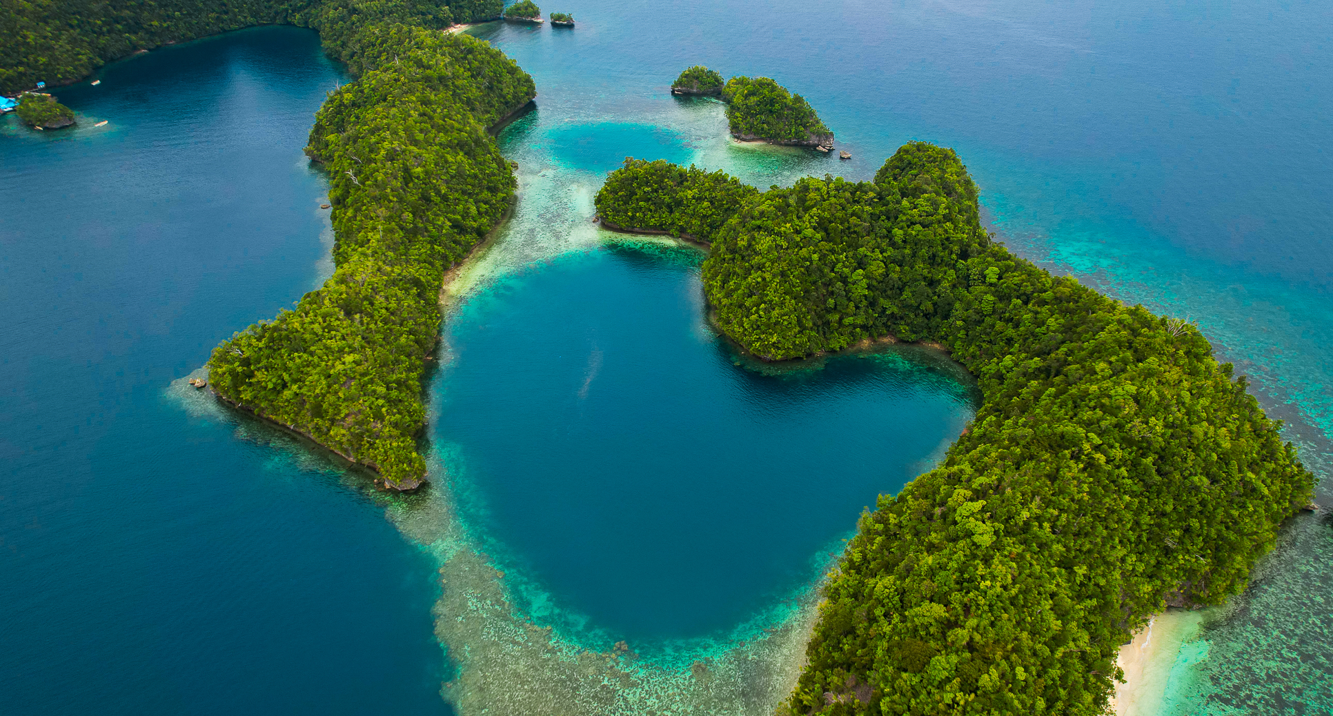 The stunning beauty of the heart-shaped lagoon in Sohoton Bay—a hidden gem surrounded by lush, verdant islets and turquoise waters.