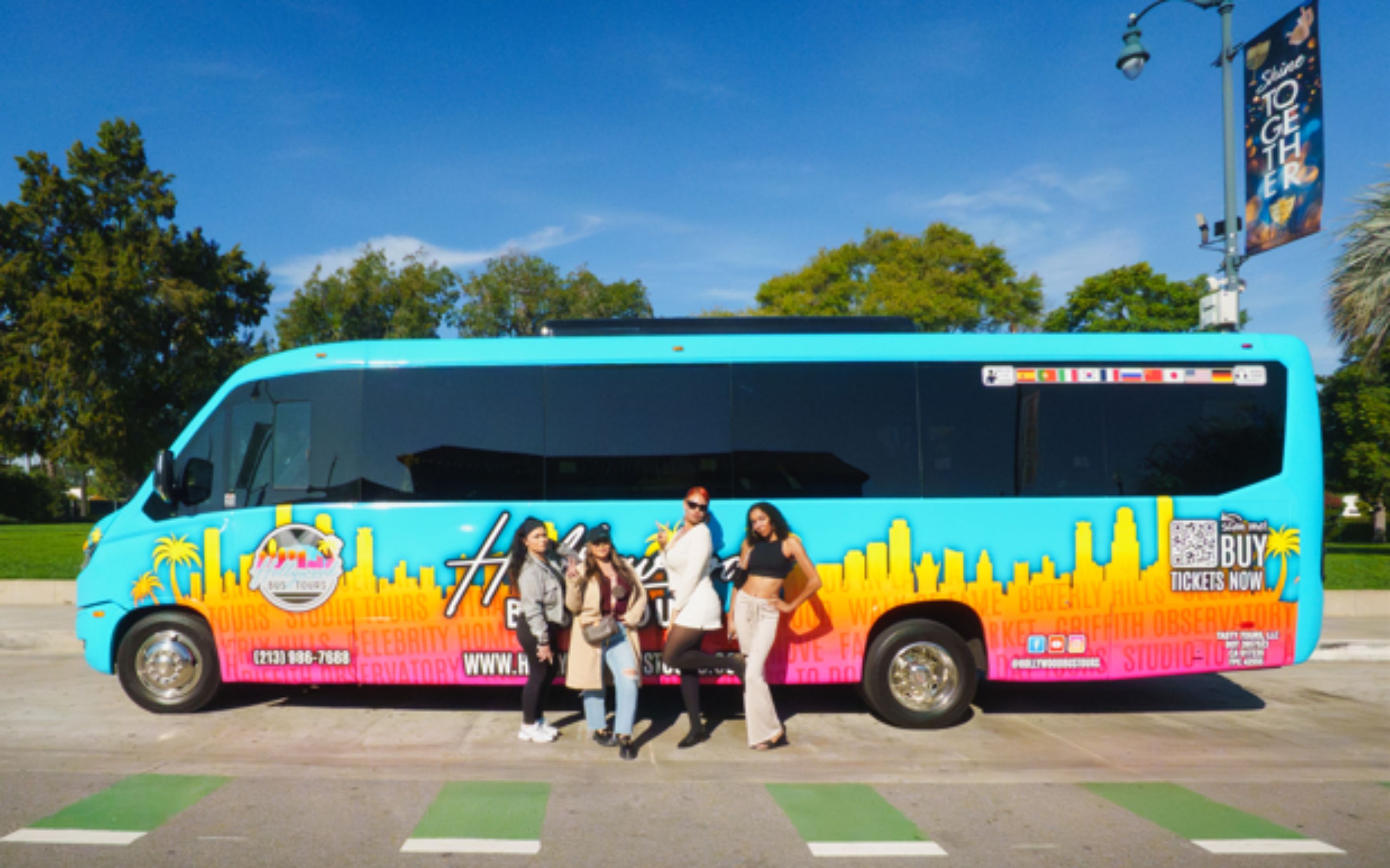 乘坐色彩繽紛的觀光巴士，開啟難忘的洛杉磯之旅