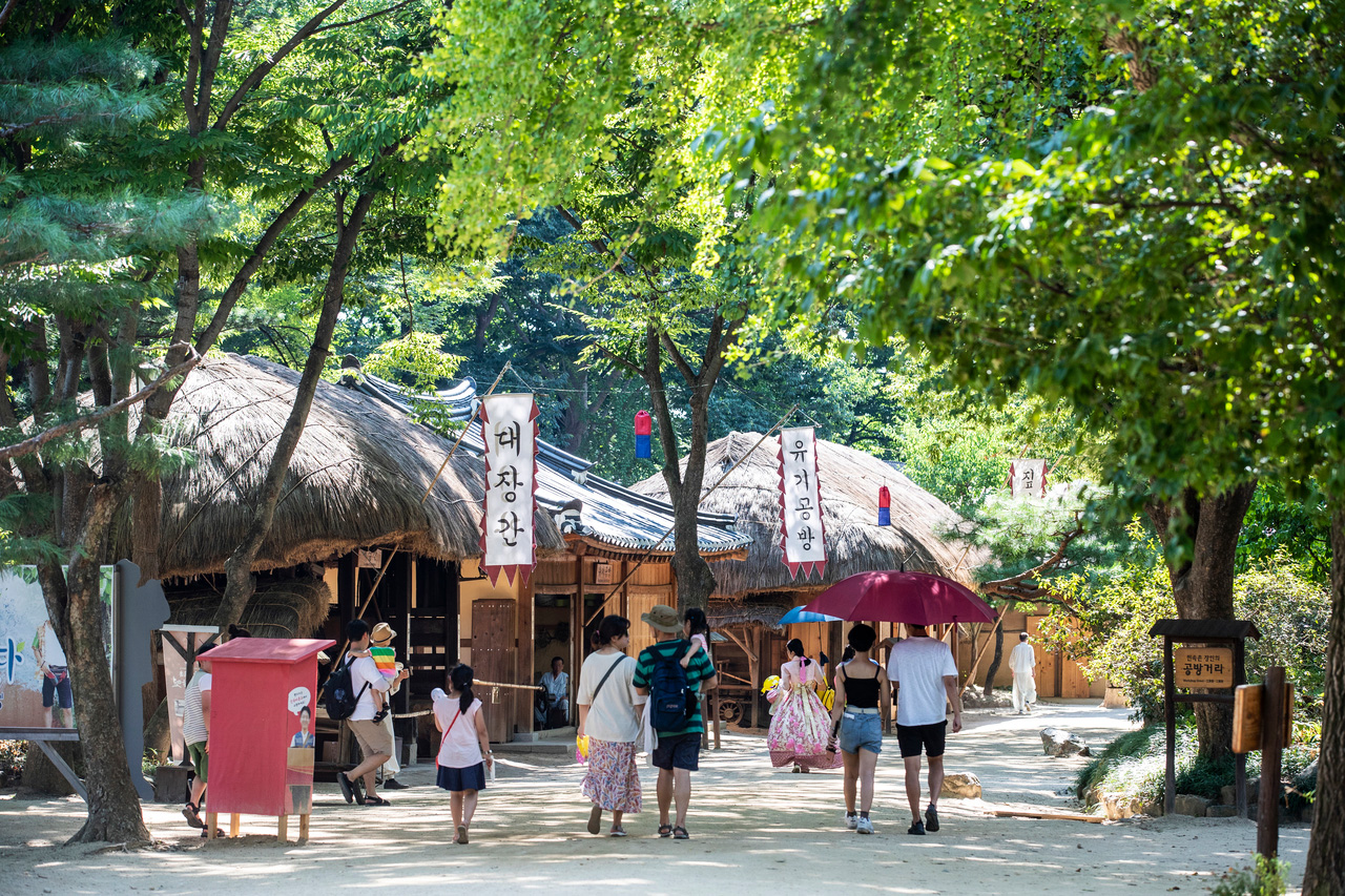 Dive into Korea’s authentic traditions and vibrant folk culture at Korean Folk Village! Dive into Korea’s authentic traditions and vibrant folk culture at Korean Folk Village!