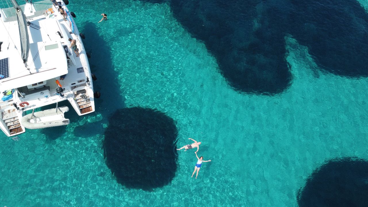 Athens Riviera Catamaran Tour with Fresh Meal and Drinks