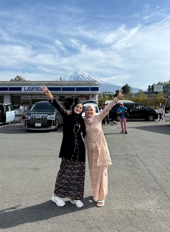 Mount Fuji Halal Tour with Muslim-friendly lunch (depart from Tokyo)