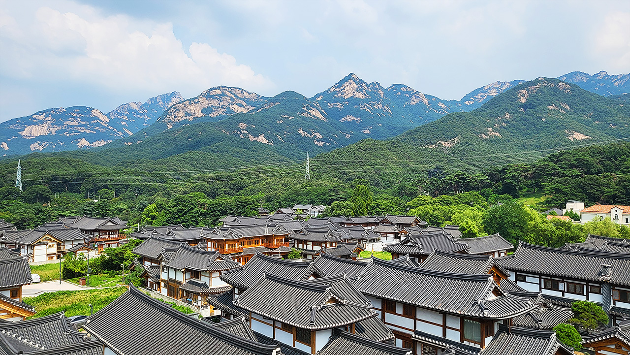 🏘️ 恩平韓屋村是一個由韓國傳統房屋「韓屋」組成的村莊。