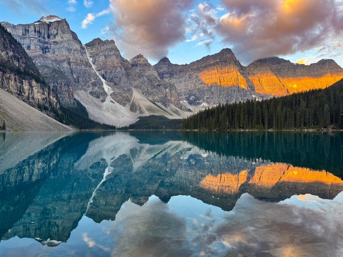 Custom Private Tour: Banff, Moraine Lake, Lake Louise & Beyond