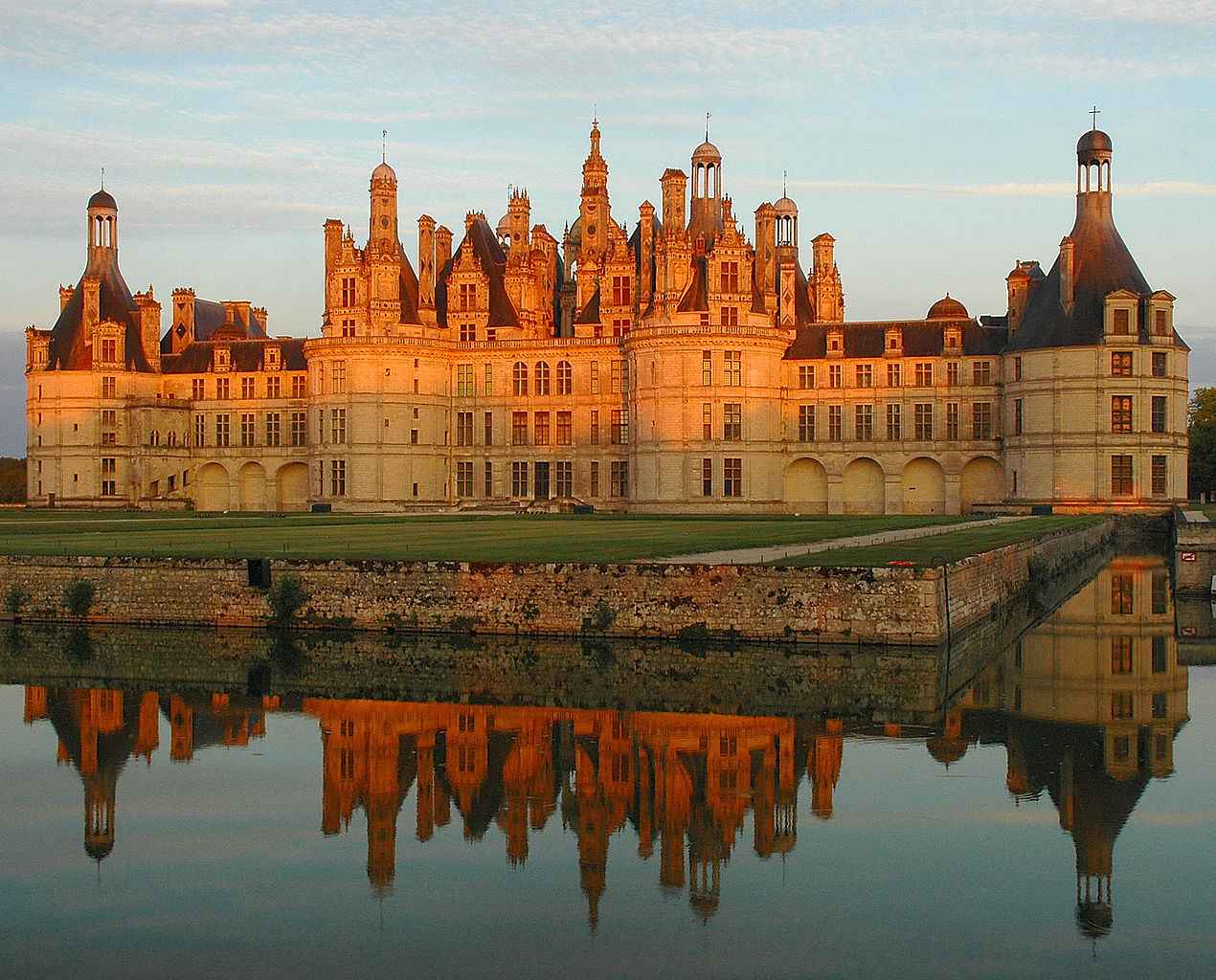 Loire Castles Day Trip and Wine Tasting Private trip from Paris