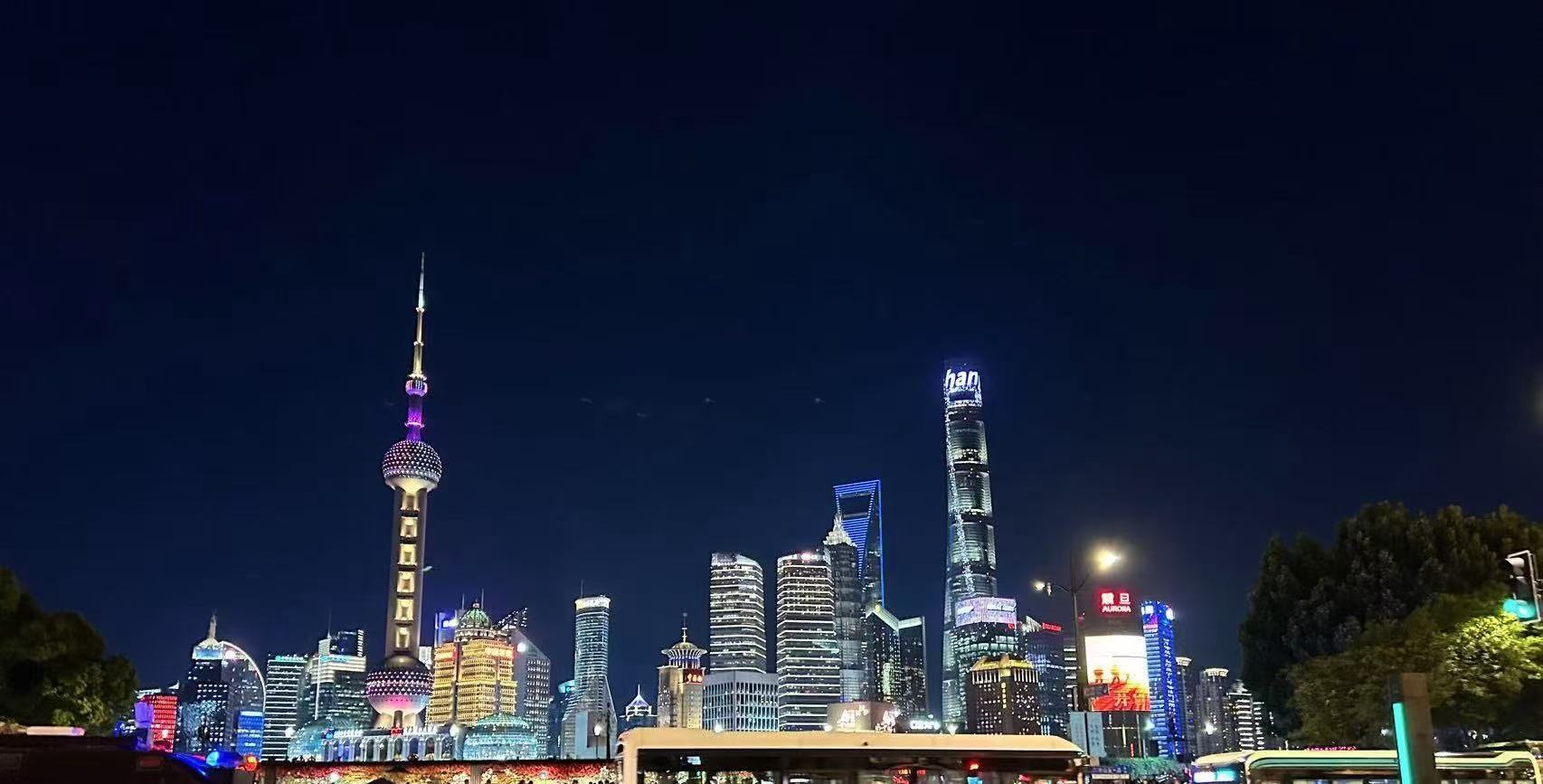 Shanghai Local Cuisine & Huangpu River Night View One Day Tour