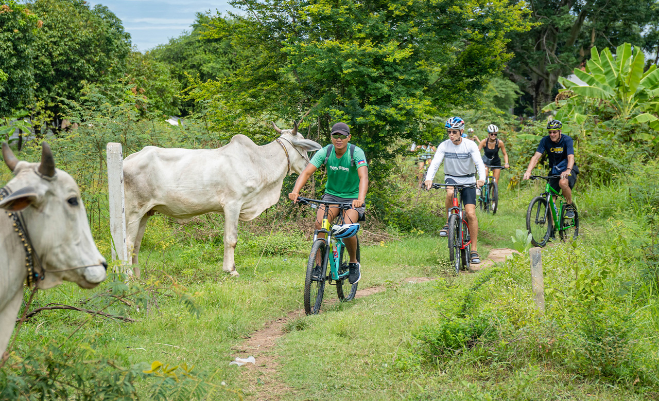 Phnom Penh to Mekong Island Sunset Bike Tour 