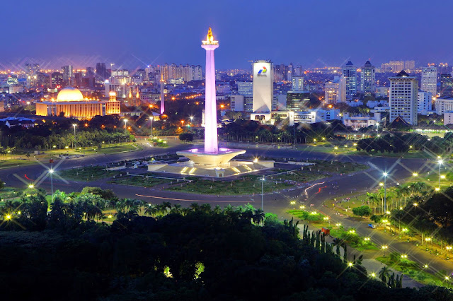 Jakarta Night Tour: Guided Sightseeing and Street Food Experience