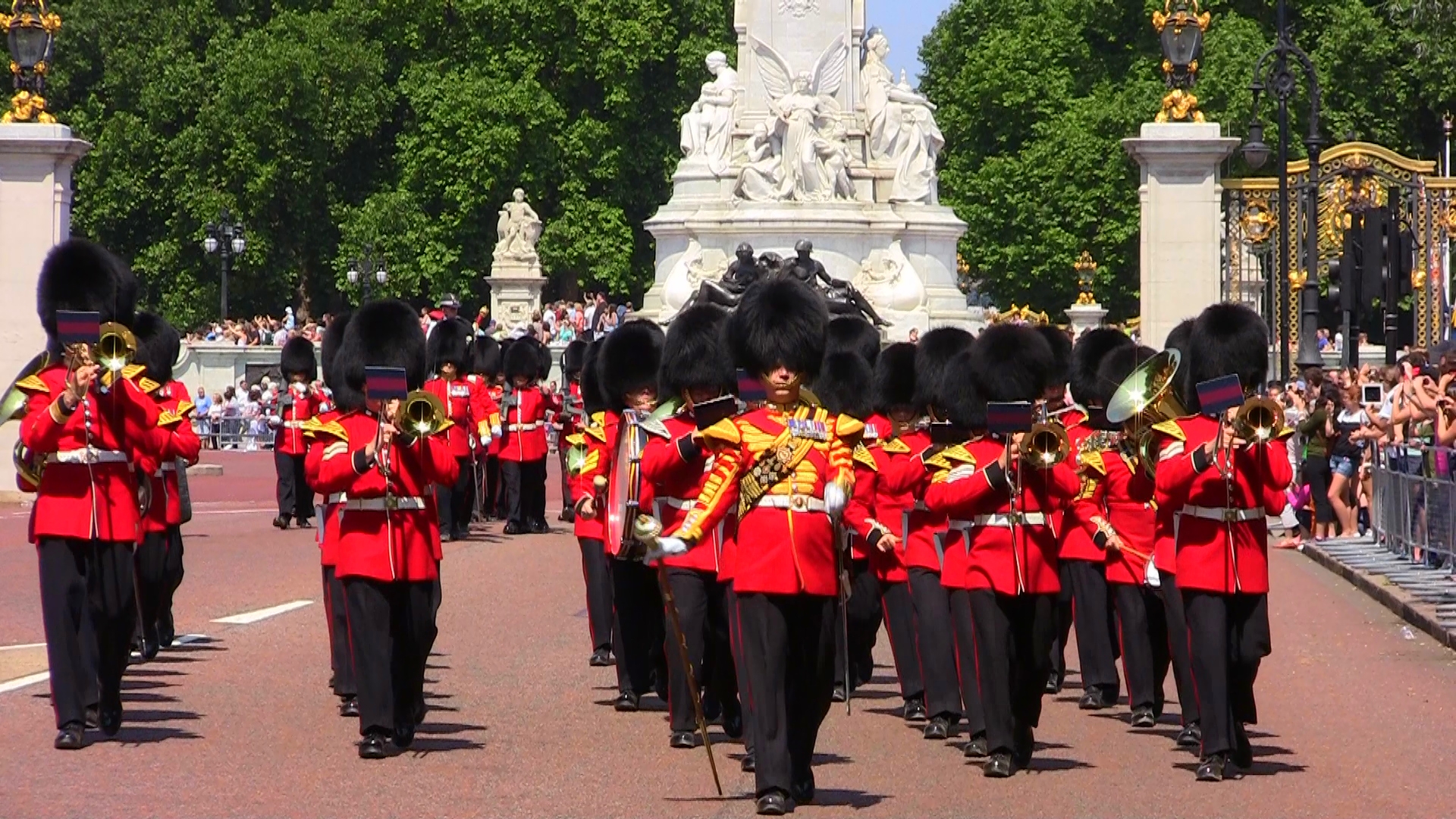 Changing of the Guard at Buckingham Palace Guided Tour