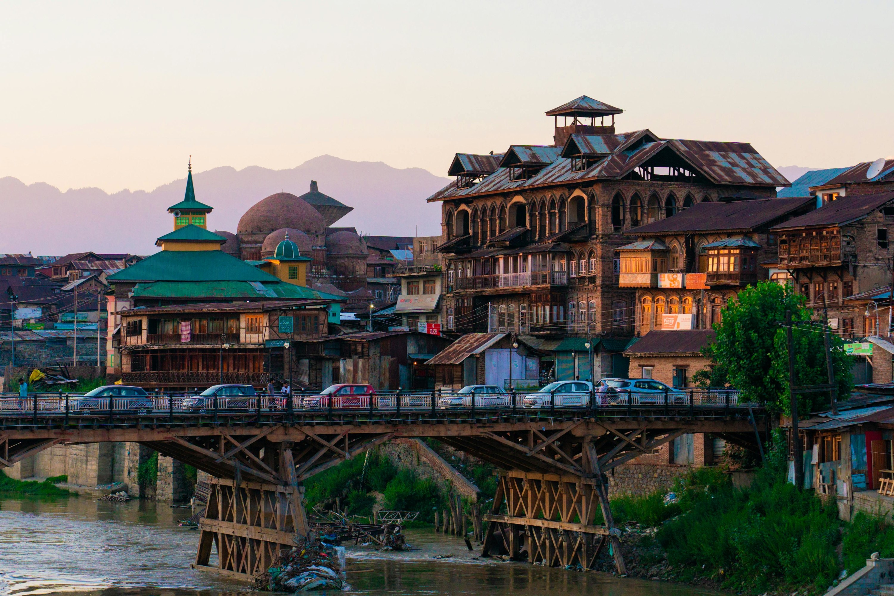 Srinagar Heritage Walk: Old City Guided Tour with Kashmiri Kehwa Tea