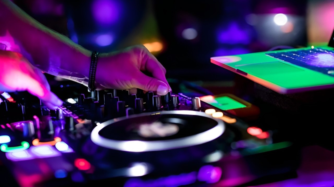 Disco night boat party with live DJ in Mallorca