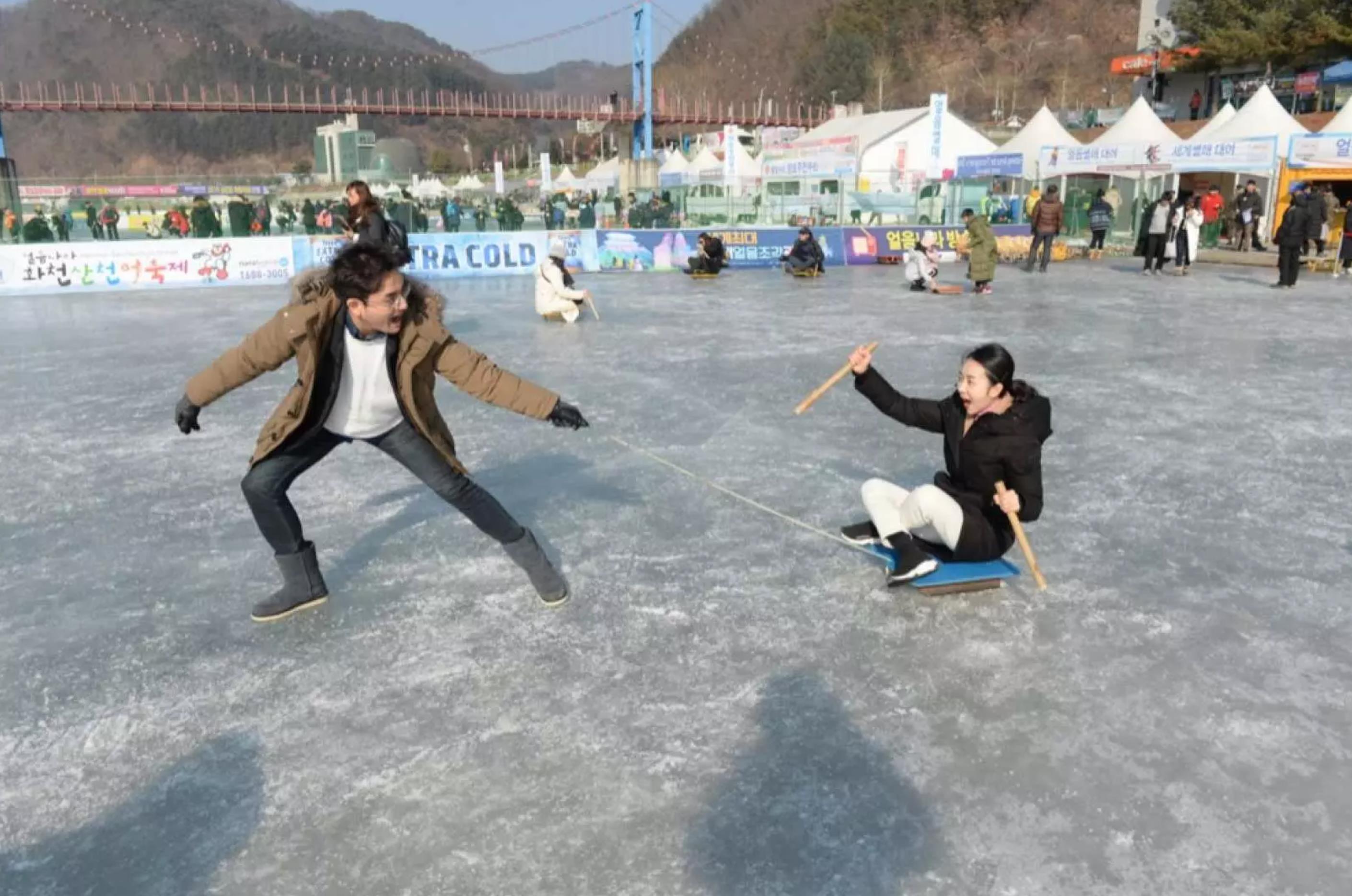 與朋友、家人和愛人一起在冰雪節上表達您的愛意。