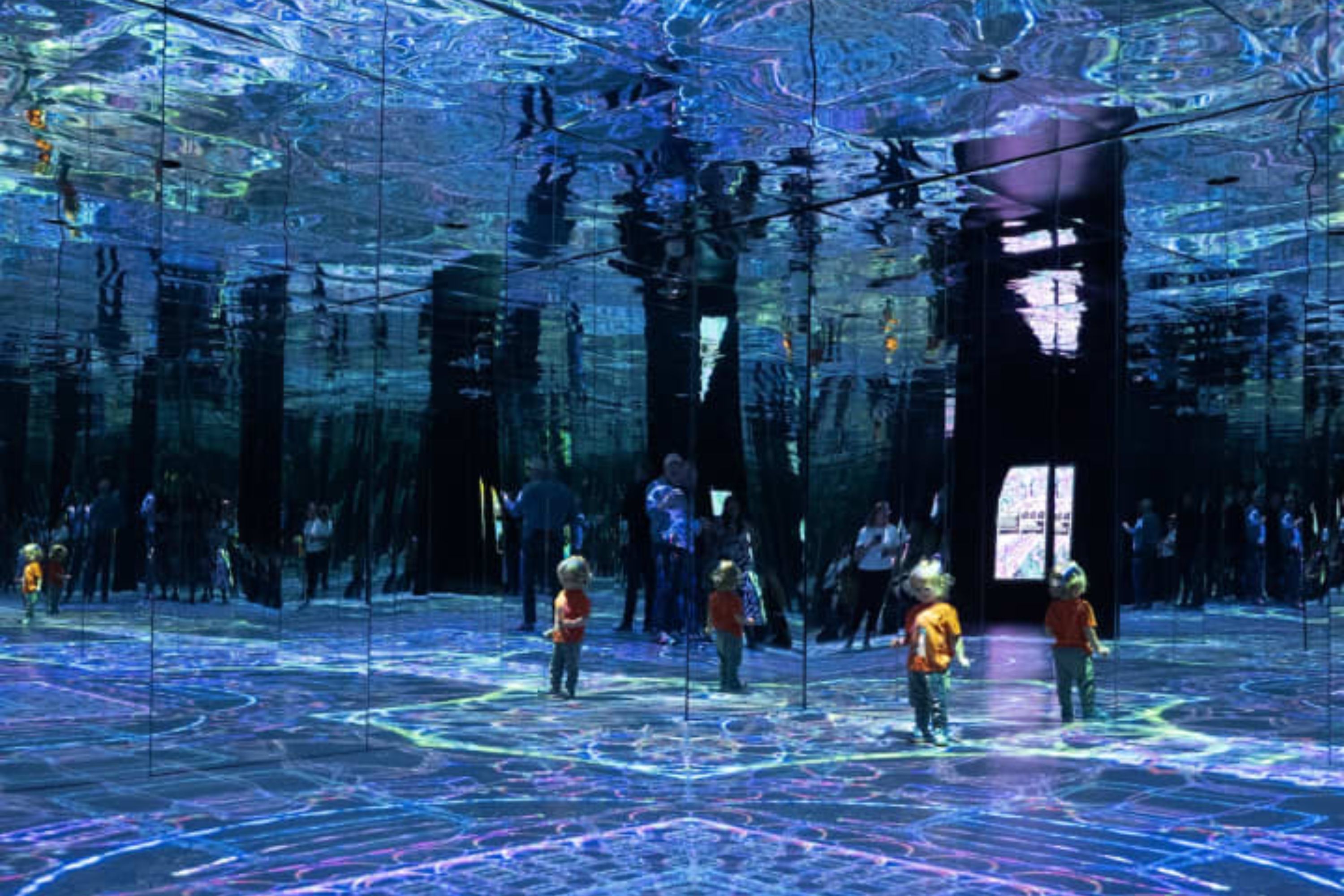 體驗沉浸式數位藝術,將數學模式轉化為生動、鮮活的視覺效果 體驗沉浸式數位藝術,將數學模式轉化為生動、鮮活的視覺效果