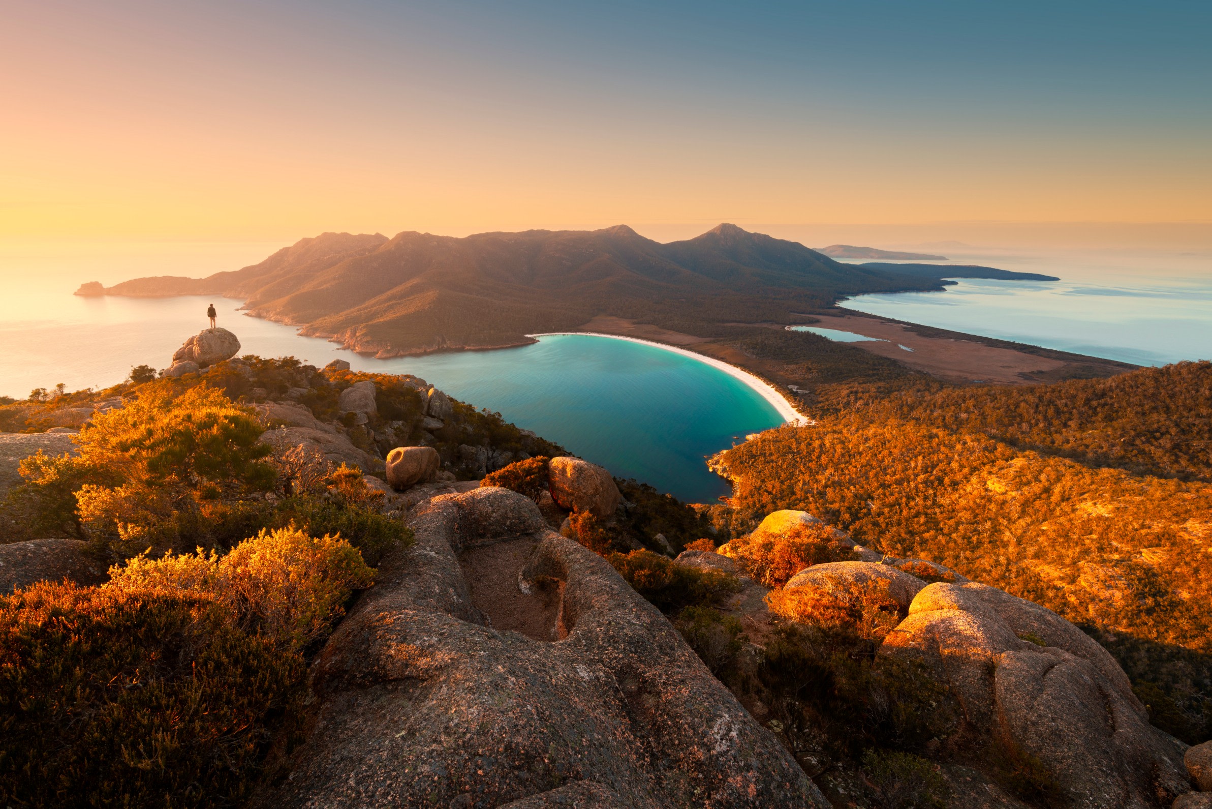 Bruny Island & Wineglass Bay 3-Day Tour with Aurora Experience