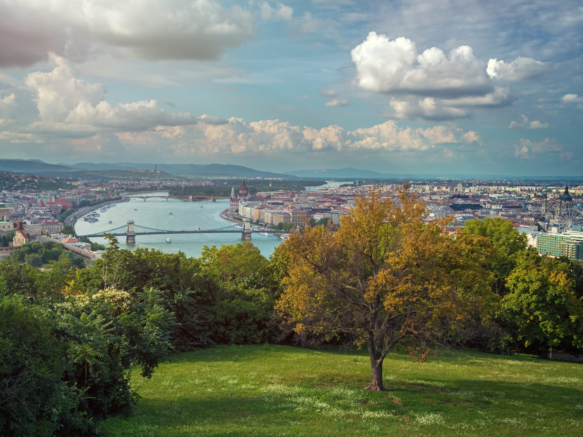 From Vienna: Budapest & Bratislava Guided One Day Tour