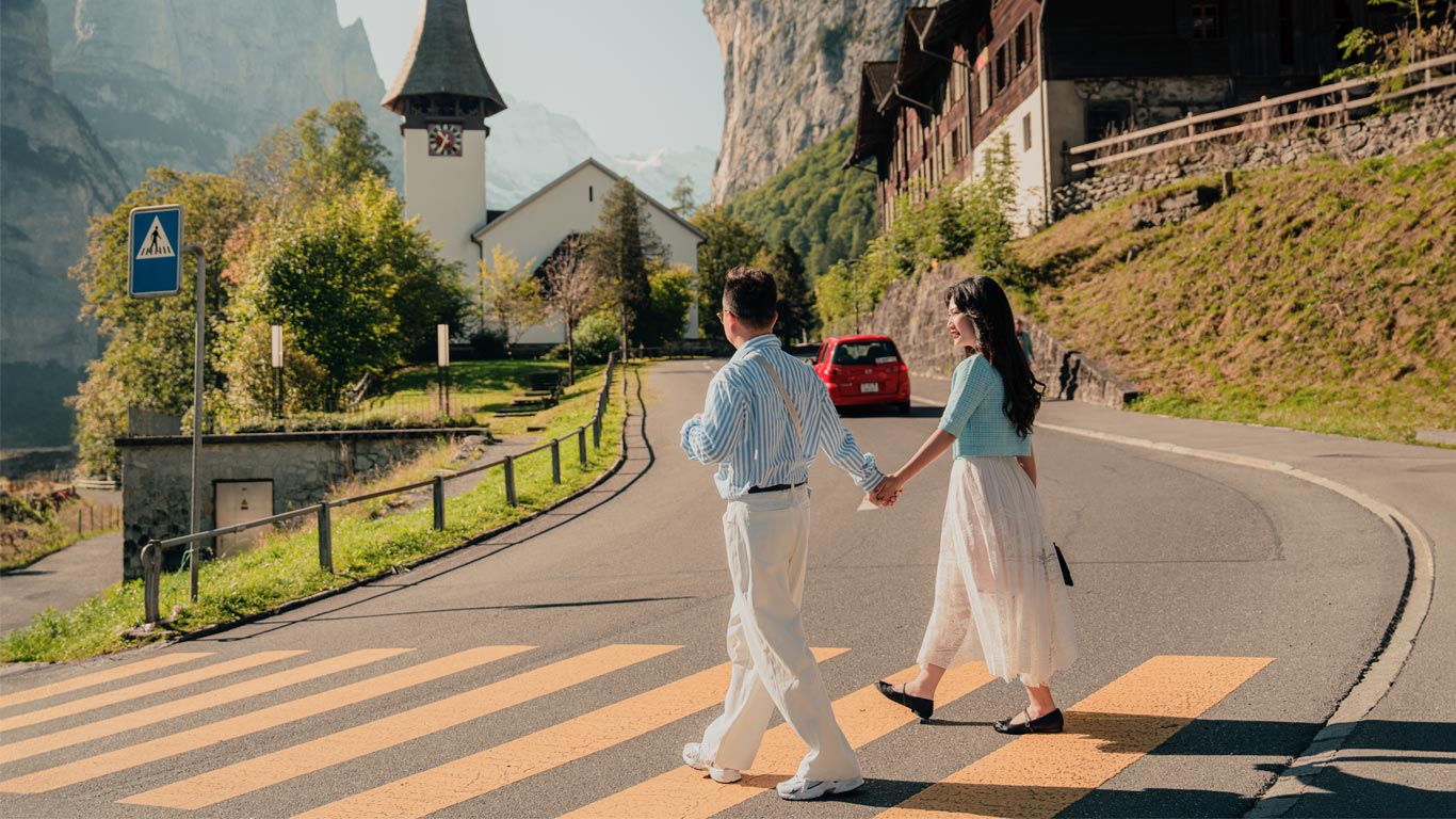 Private Photoshoot Tour: Lauterbrunnen & Wengen at the best spots