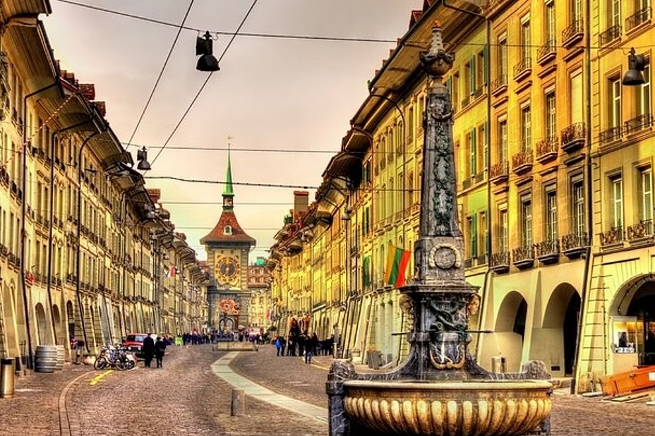 Scavenger Hunt and Walking Trip in Bern