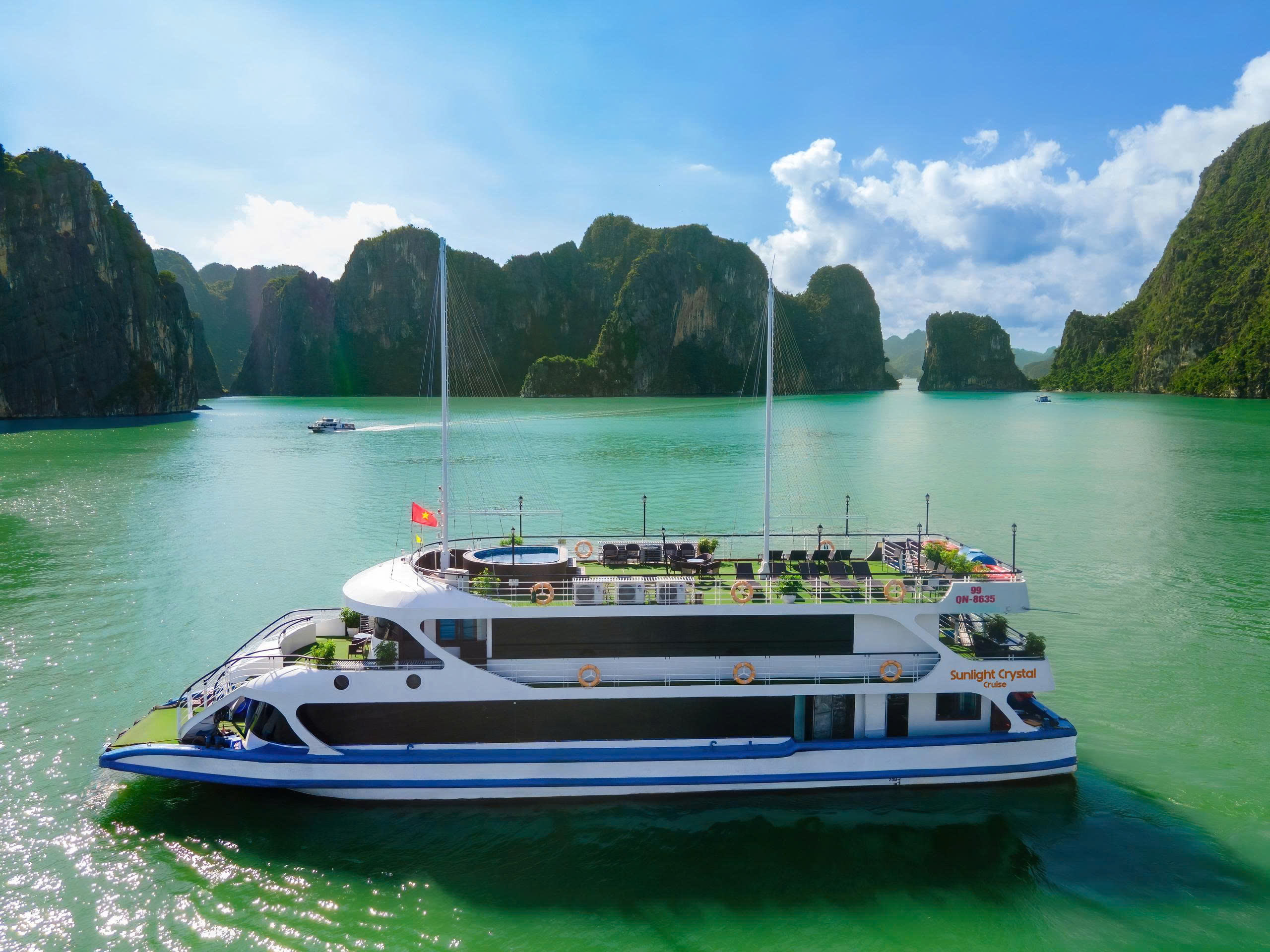 Sunlight Crystal Day Cruise: Ha Long Bay, Sung Sot, Ti Top