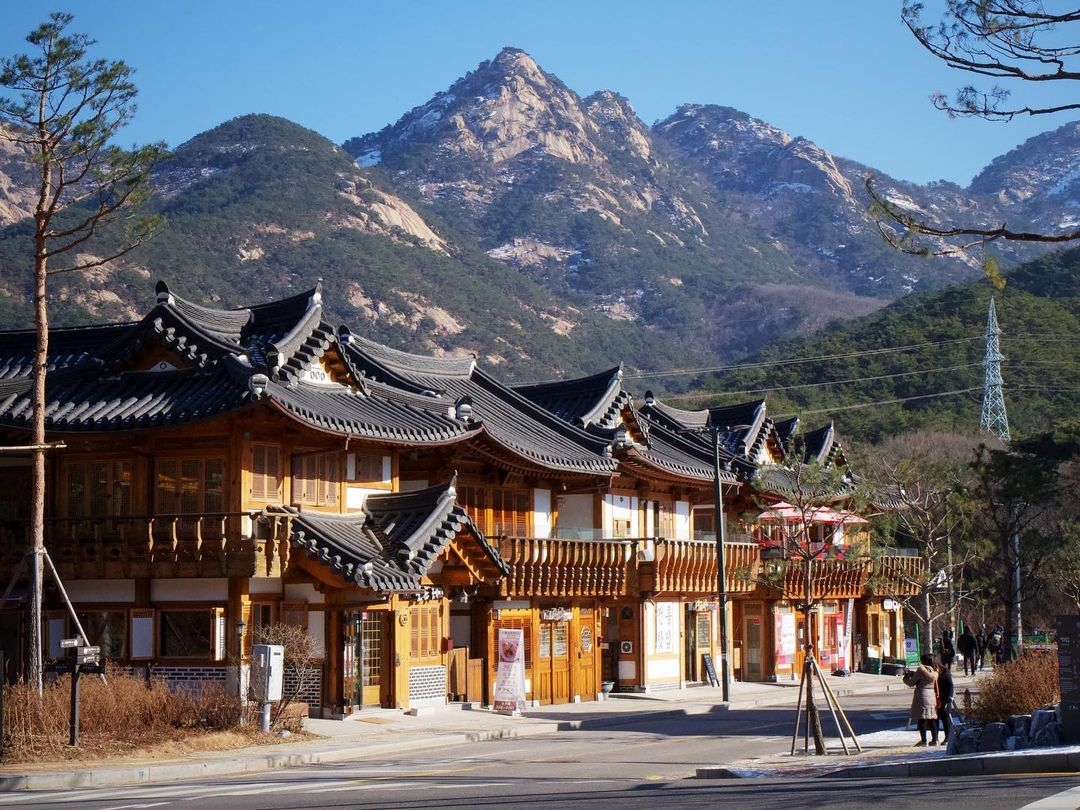 Step into a peaceful traditional village at the foot of Bukhansan Mountain, where modern life meets Korean heritage.